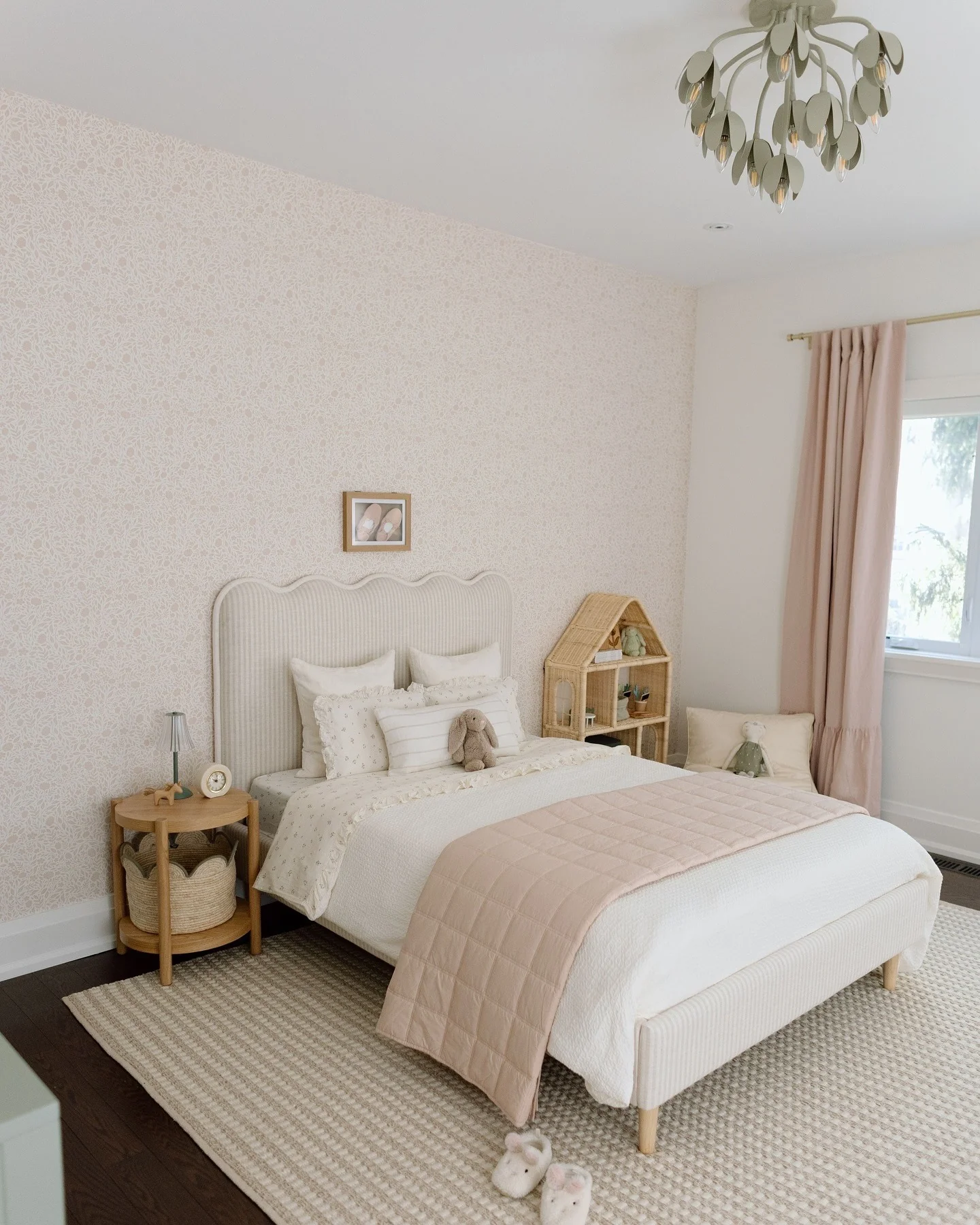 8. Minimal Chic with Dusty Pink and Wood Tones (Pink and Gray Bedroom Ideas)