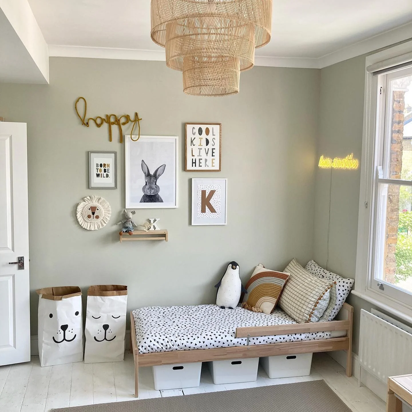 17. Playful Neutrals with Graphic Wall Decor (childrens bedroom ideas)