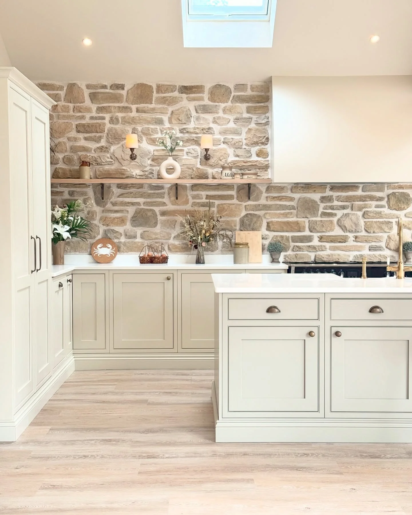 10. Soft Beige with Textured Stone Wall (Kitchen Cabinet Color Ideas)