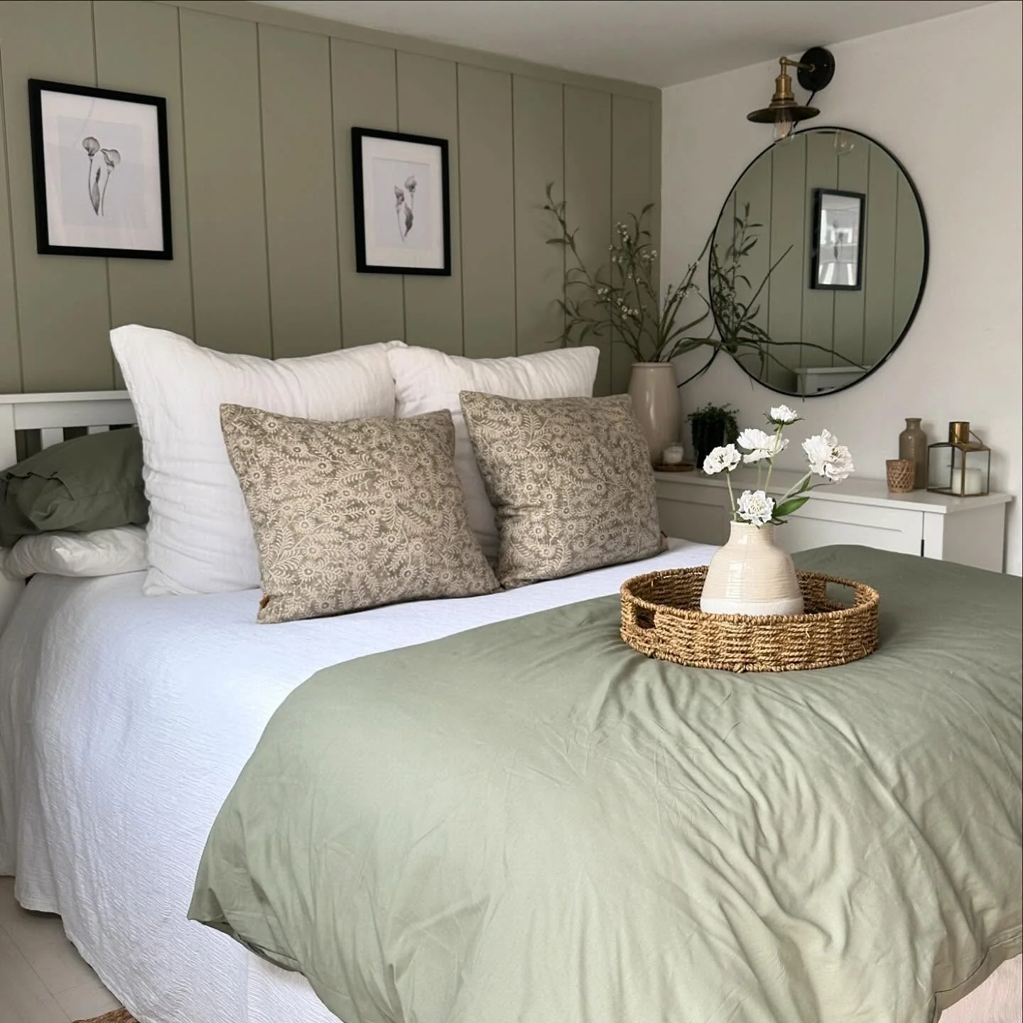 18. Minimalist Green with Rustic Touches (Light Green Bedroom Ideas)