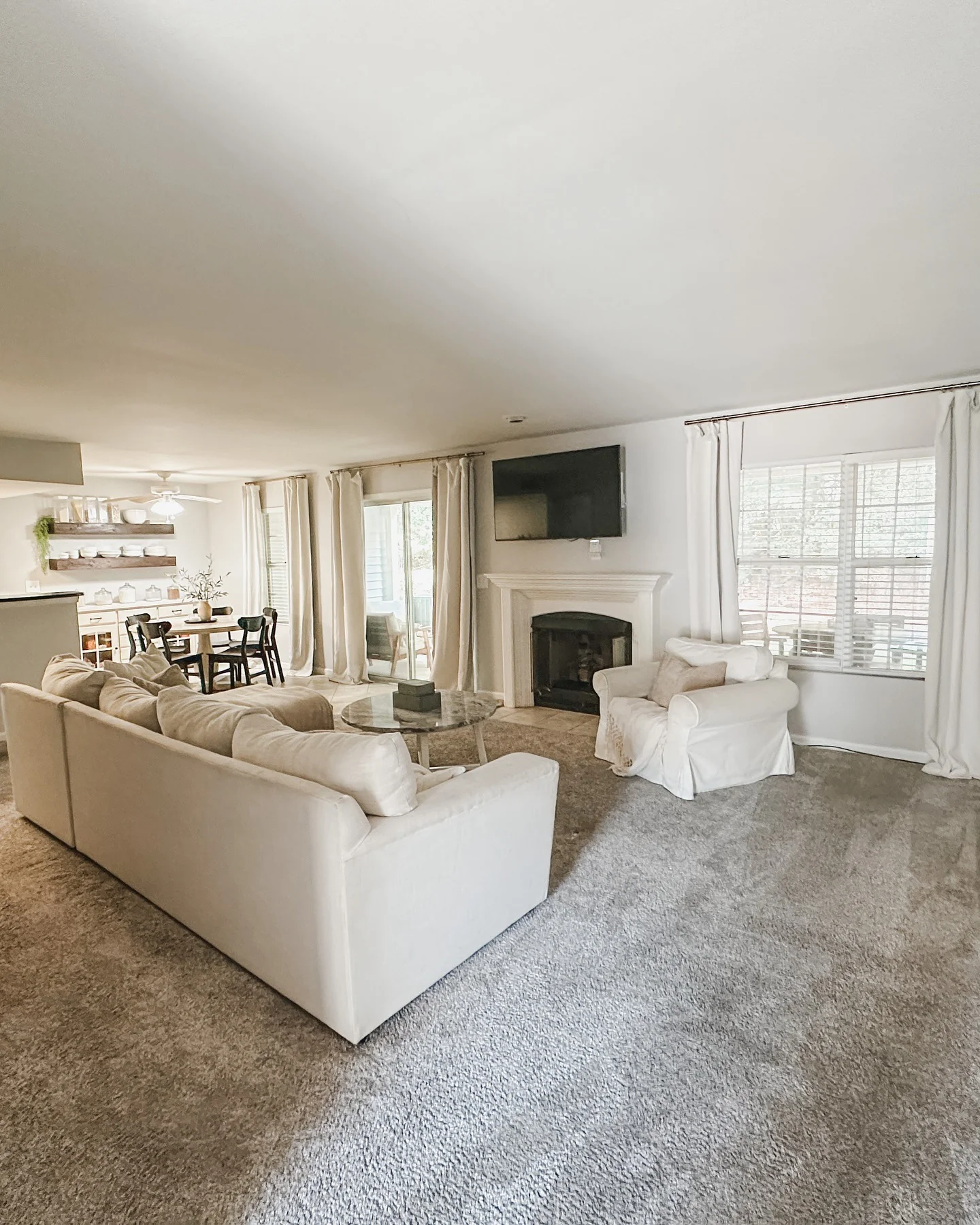 11. Warm Beige Carpet with Classic Transitional Layout (Living Room Floor Ideas)