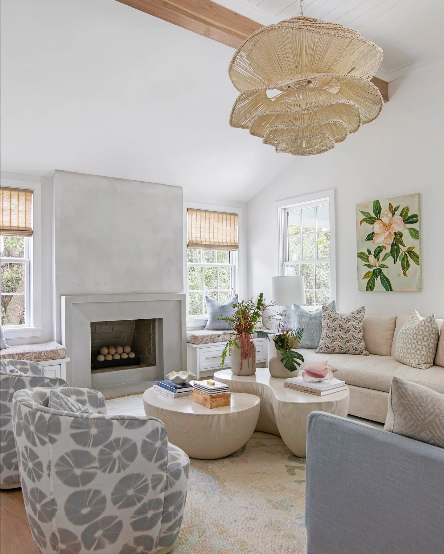 11. Soft Organic Layers with Blue and Beige (Blue and Grey Living Room Ideas)