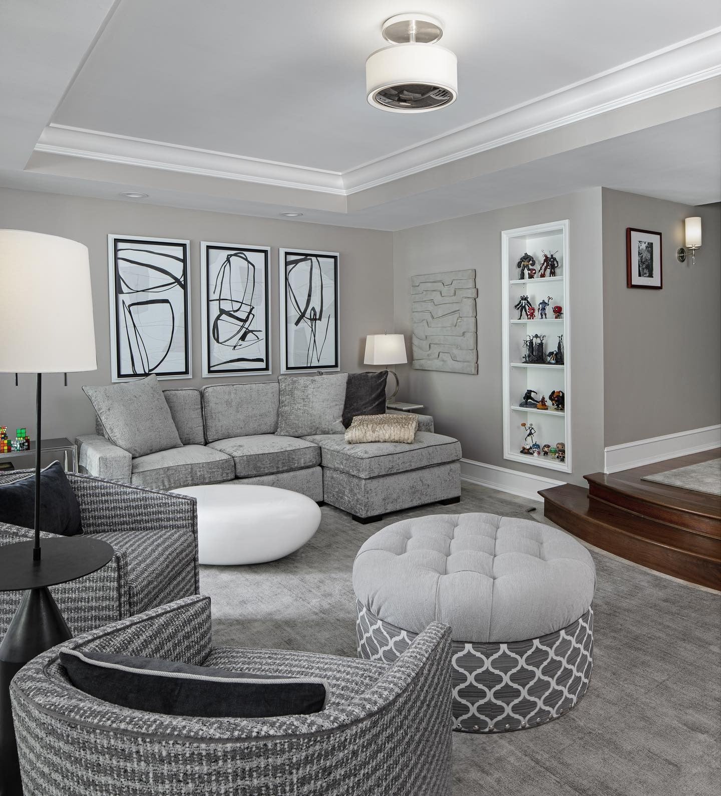 4. Graphic Contrast in a Family-Friendly Space (Gray Living Room Ideas)