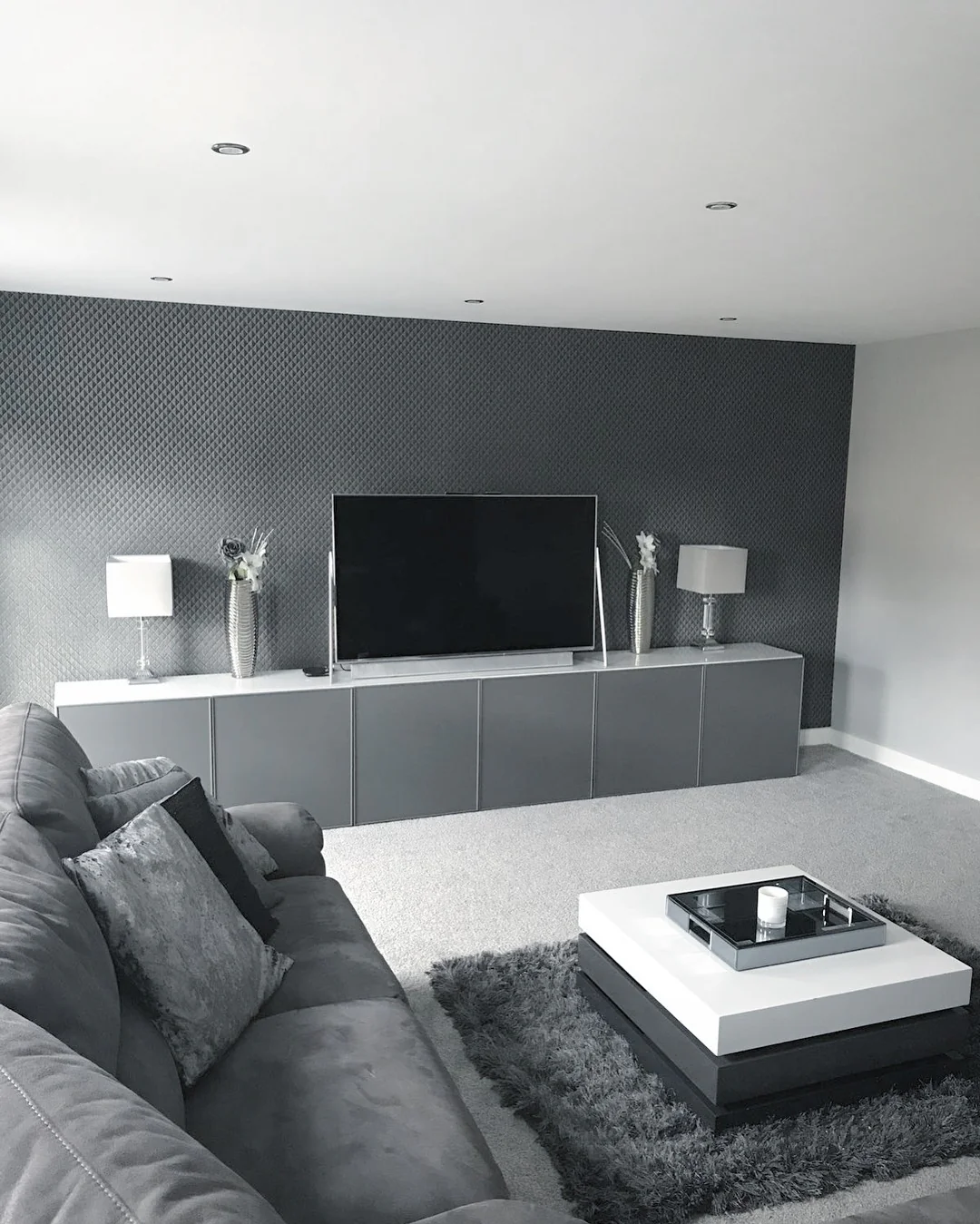 14. Monotone Drama with Dimensional Texture (Gray Living Room Ideas)