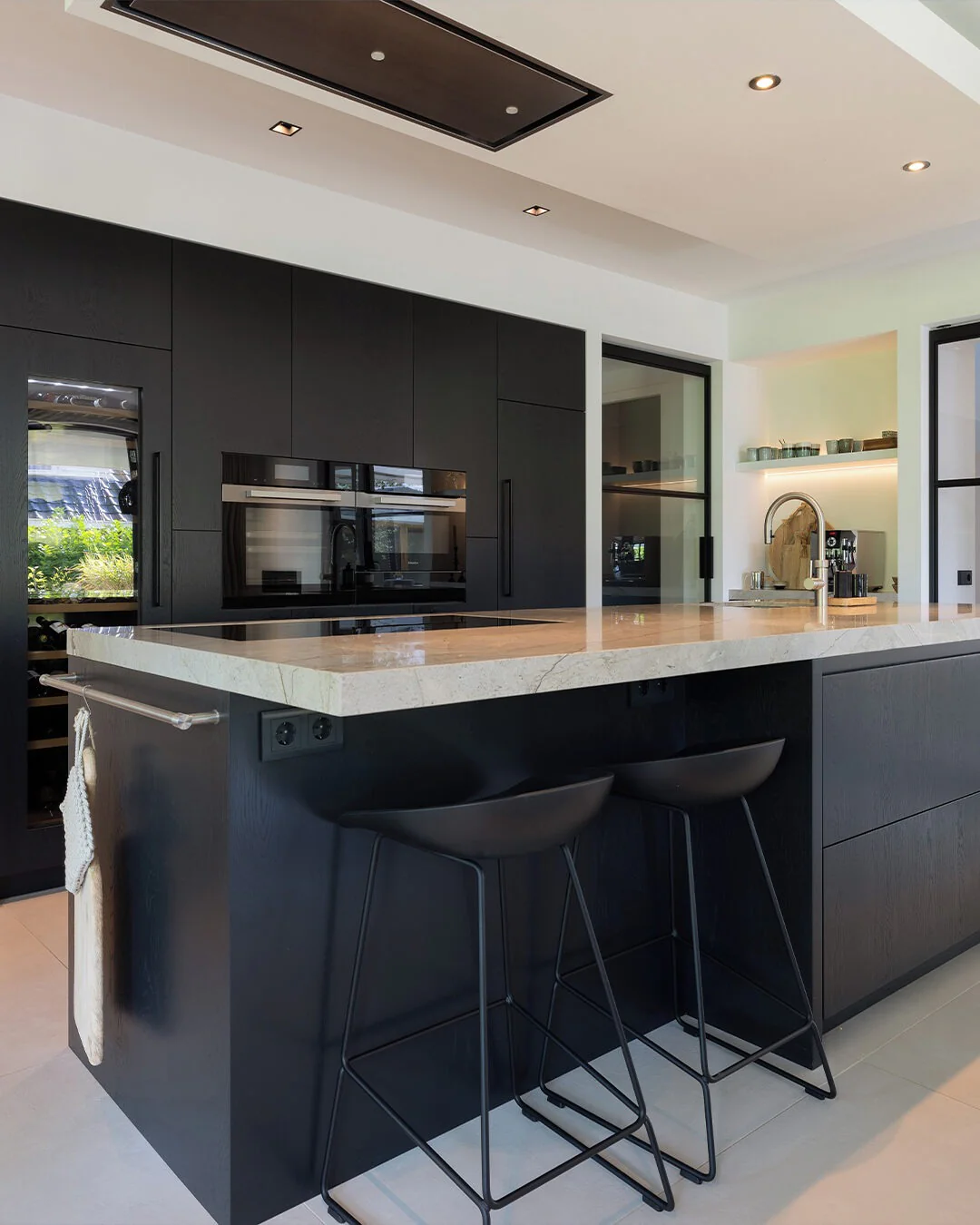 5. Balanced Luxury in Black and Beige (Black Kitchen Ideas)