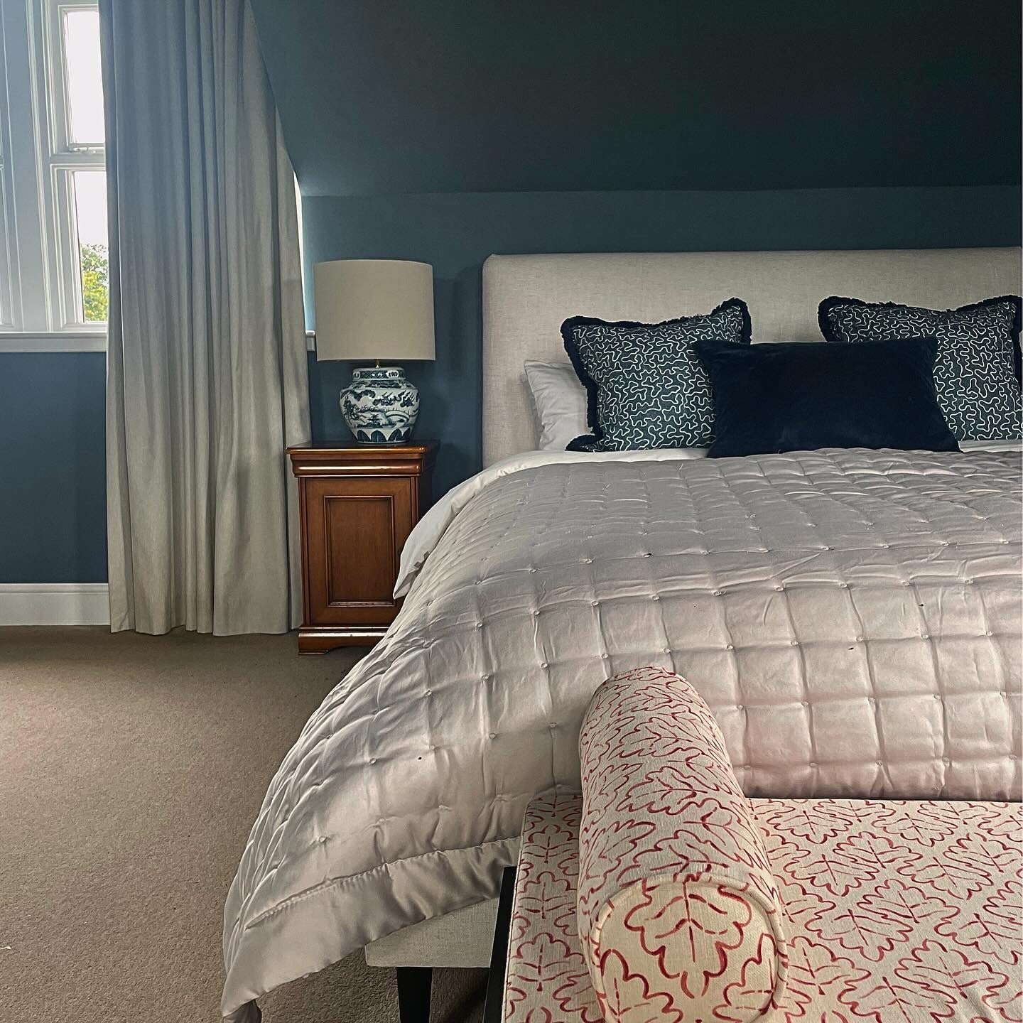 12. Traditional Elegance in Blue and Taupe (Dark Blue Bedroom Ideas)