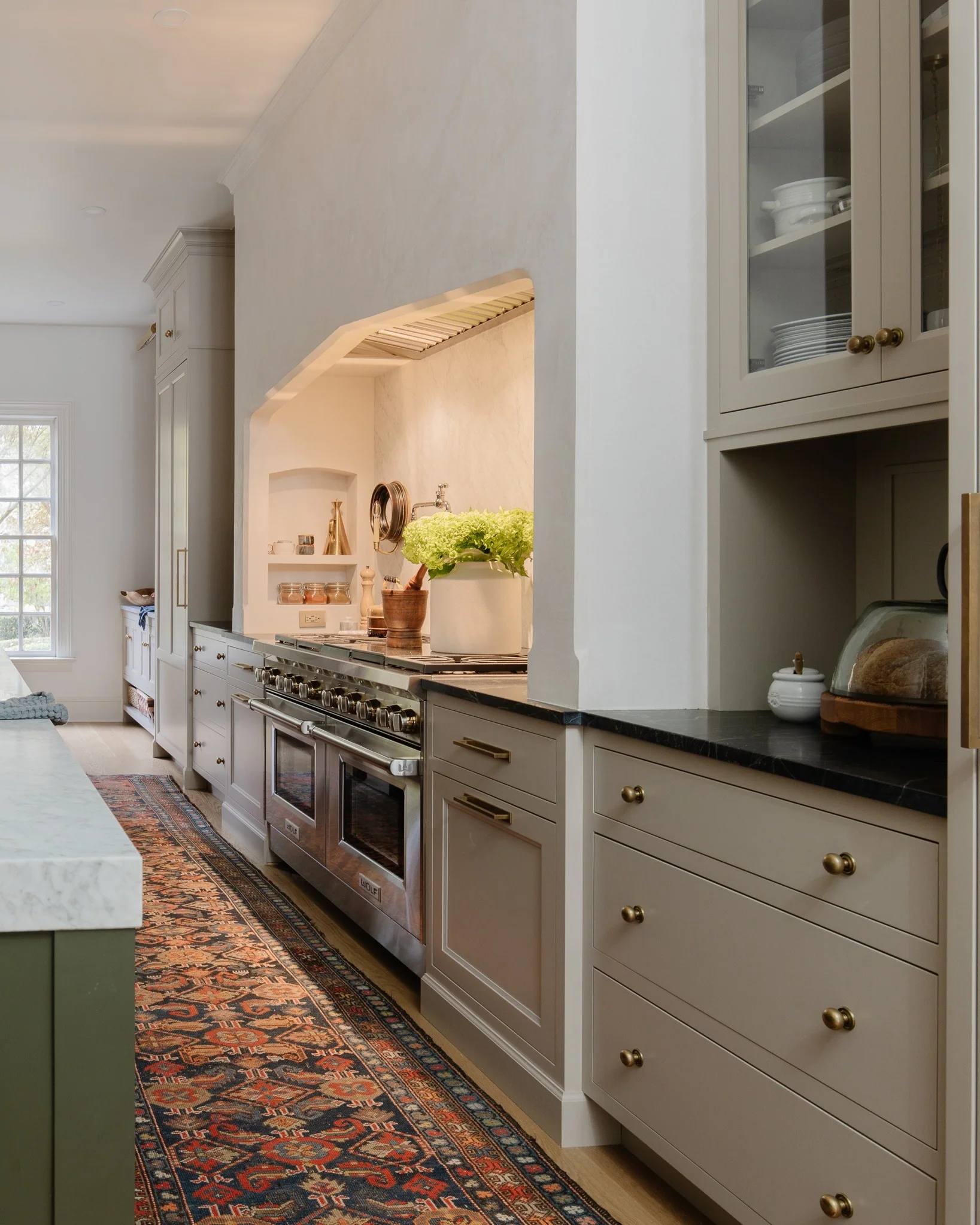 2. Classic Cream with Vintage Rug (Victorian Style Kitchen Ideas)