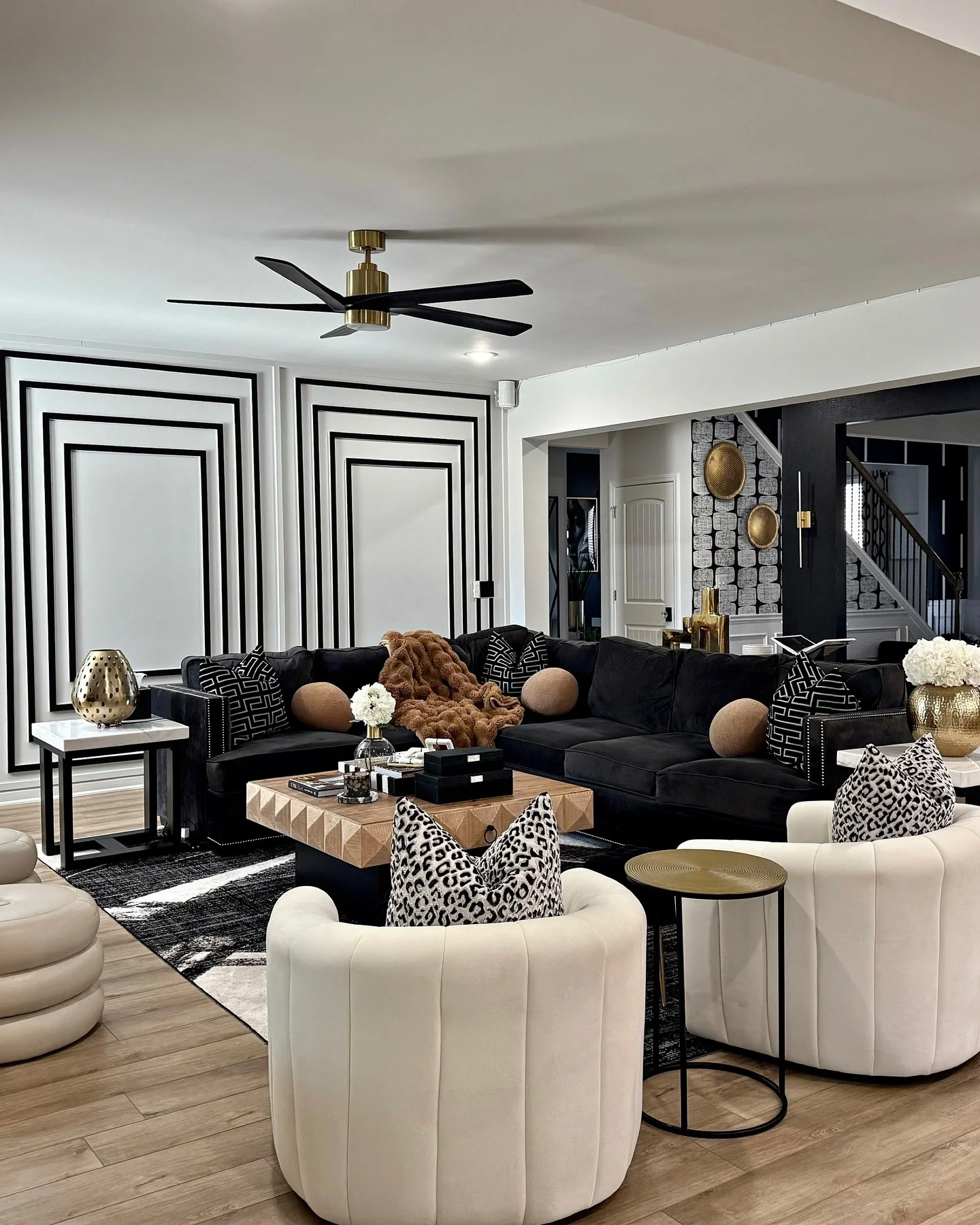 3. Monochrome Edge with Designer Personality (Black and Gold Living Room Ideas)