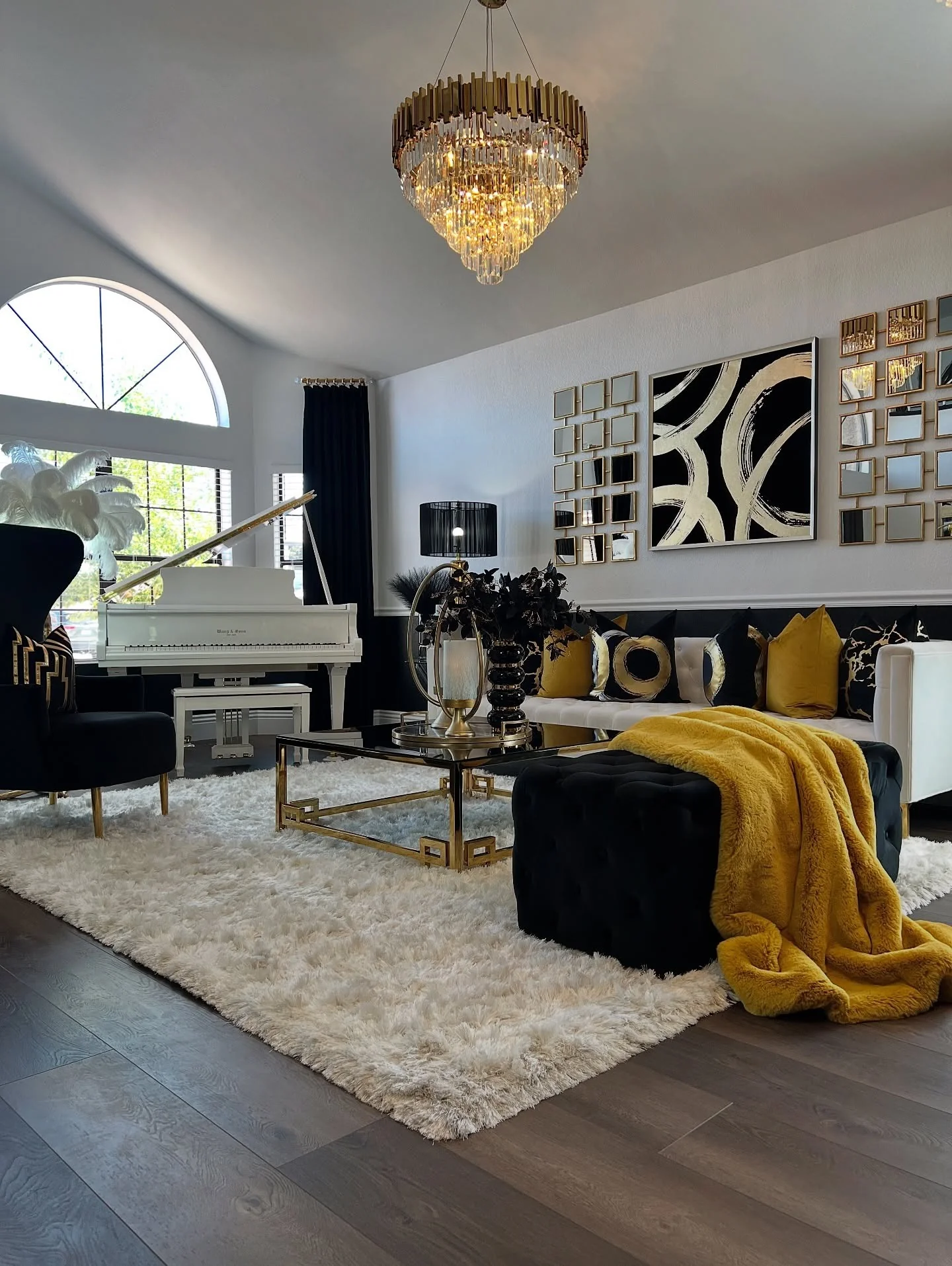 7. Hollywood Luxe with Grand Flair (Black and Gold Living Room Ideas)