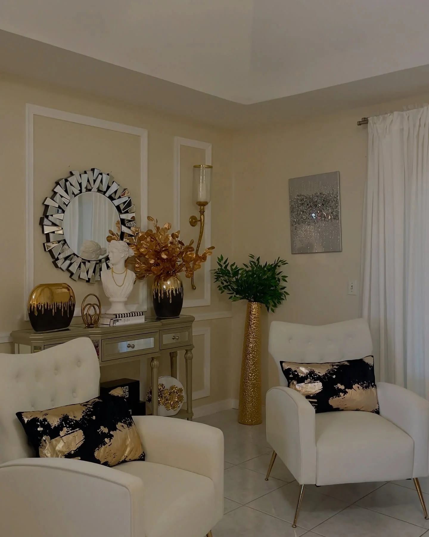 10. Classic Gold Infusion with Artistic Detail (Black and Gold Living Room Ideas)