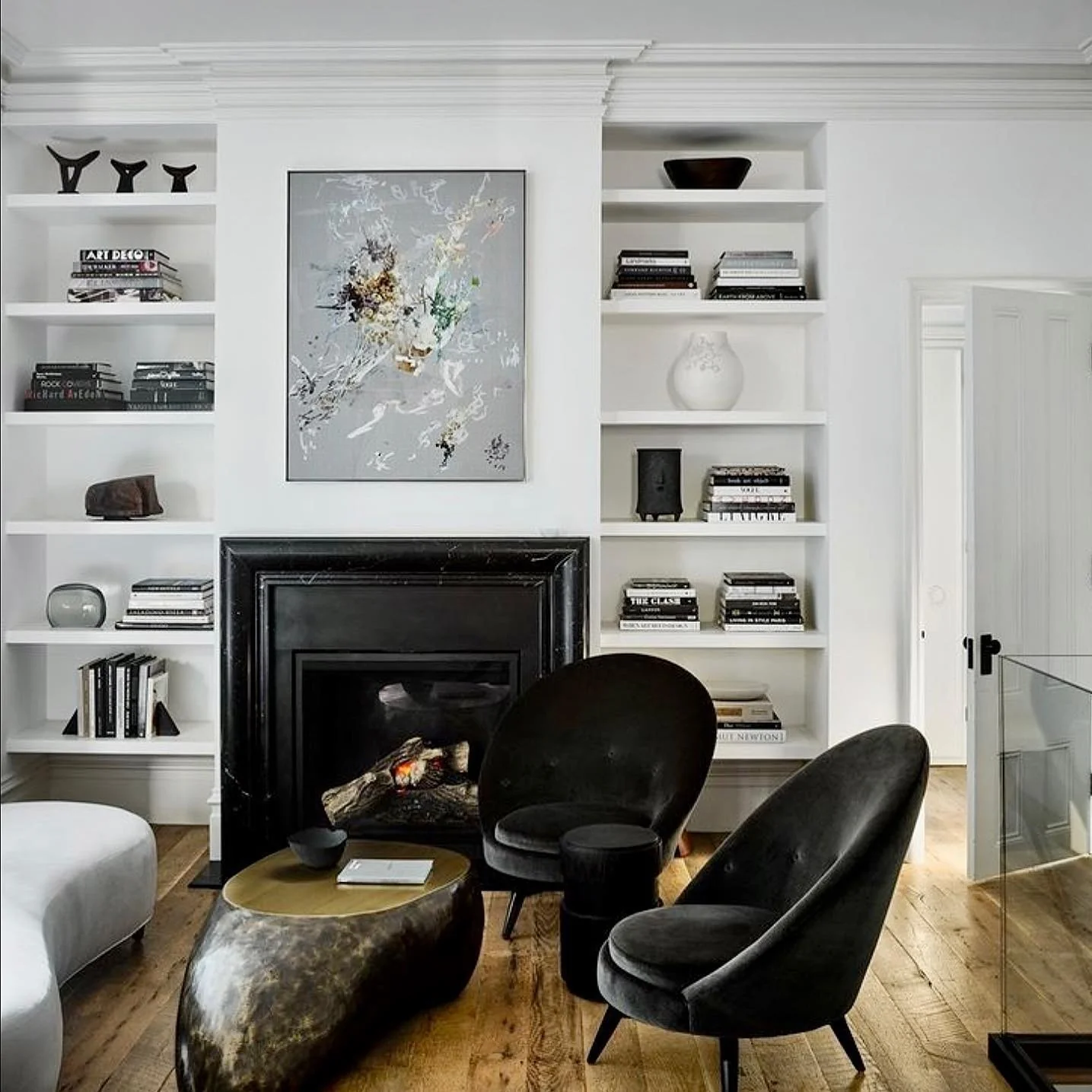 7. Classic Contrast in Monochrome Gallery Style (Black Living Room Ideas)