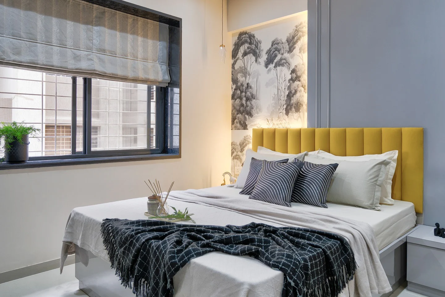 12. Graphic Contrast with a Pop of Yellow (Yellow and Gray Bedroom Ideas)