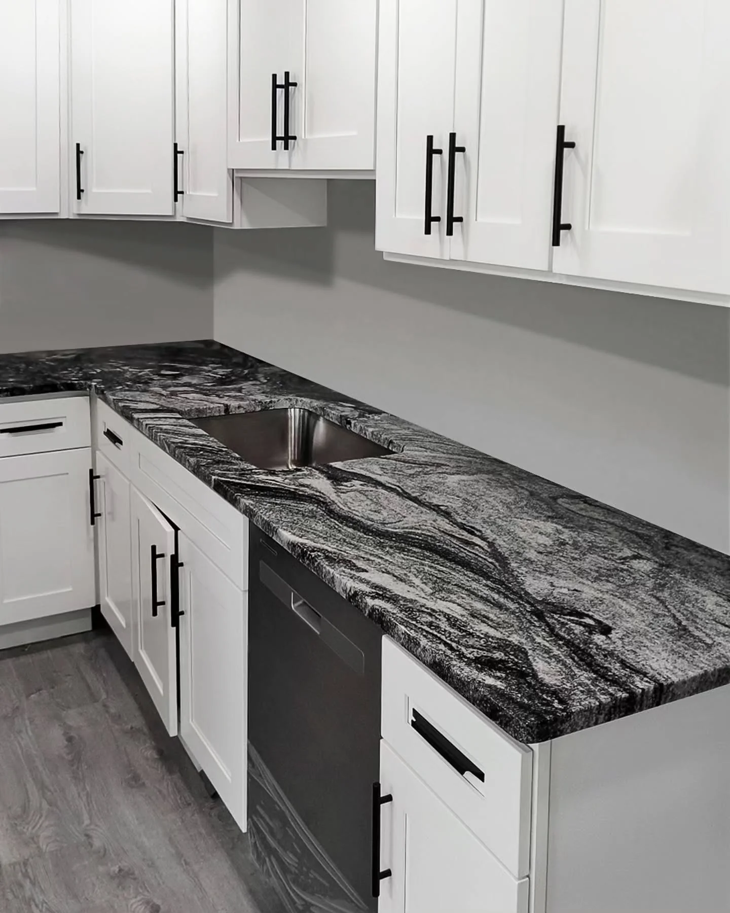 14. Stormy Black Granite with Linear Movement (Granite Countertops Kitchen Ideas)