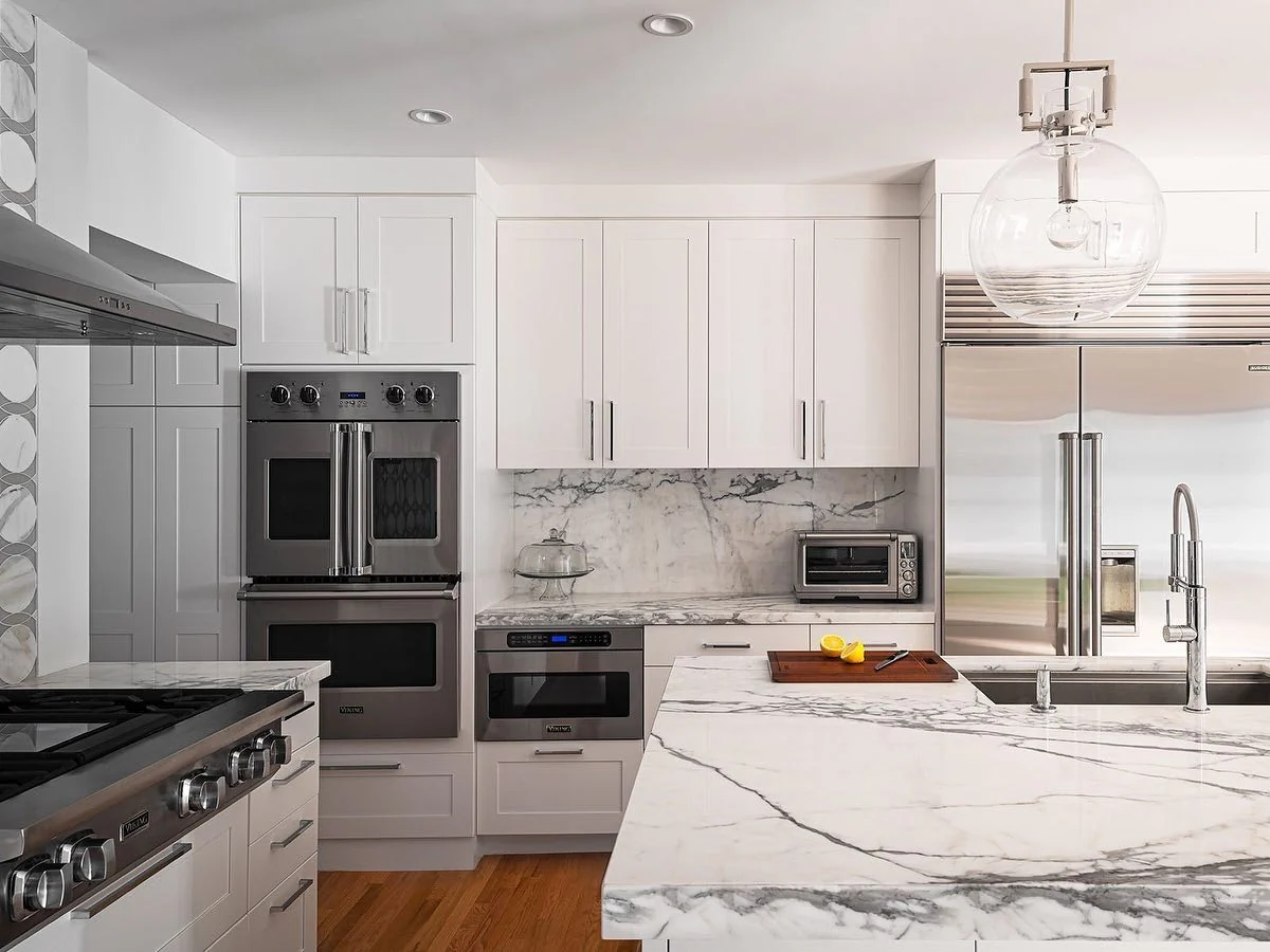 17. Classic Marble Look with Linear Flow (Granite Countertops Kitchen Ideas)