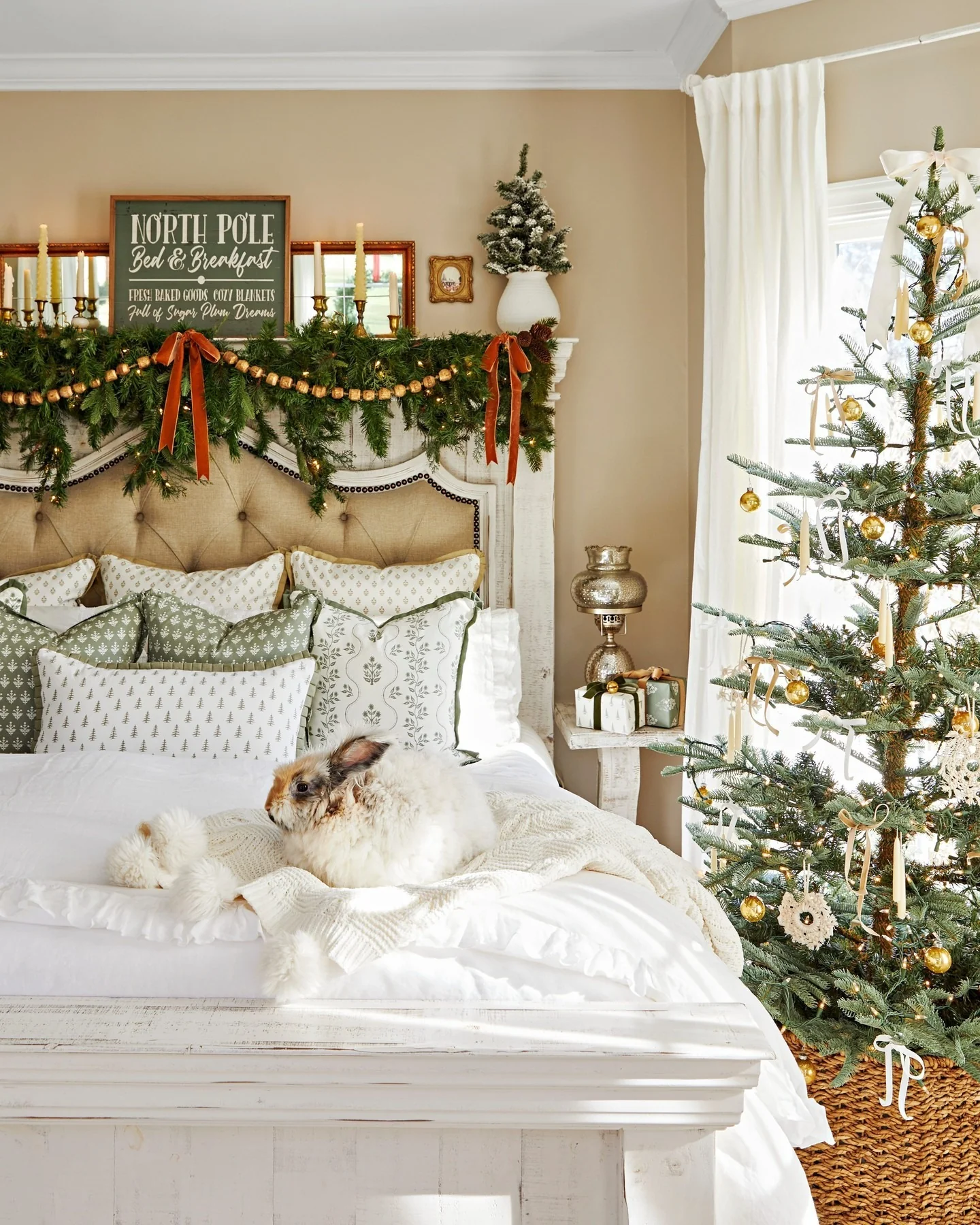 14. Classic Green and Gold with Cottage Details (Christmas Bedroom Ideas)