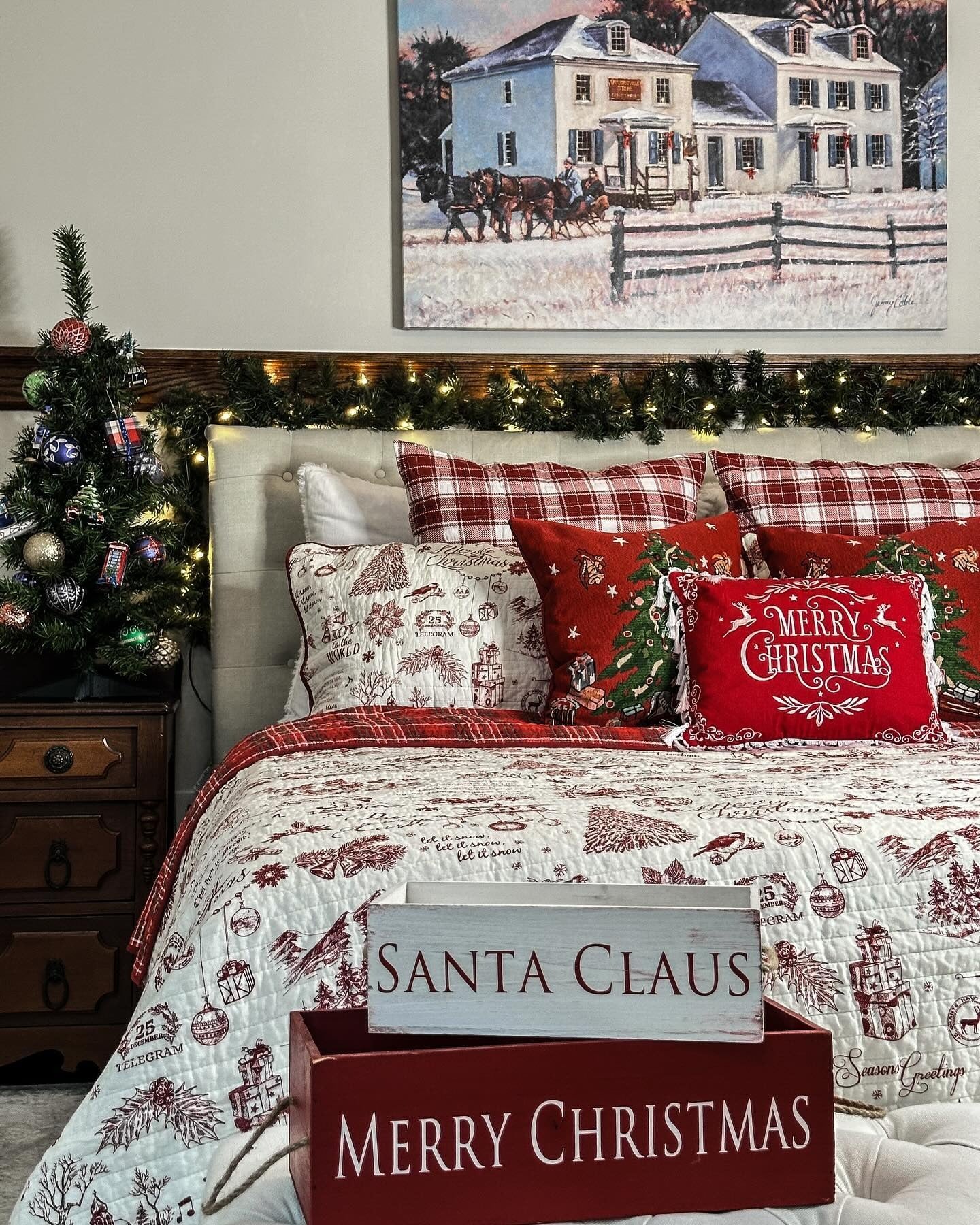 25. Cottage Christmas in Red and White Script (Christmas Bedroom Ideas)