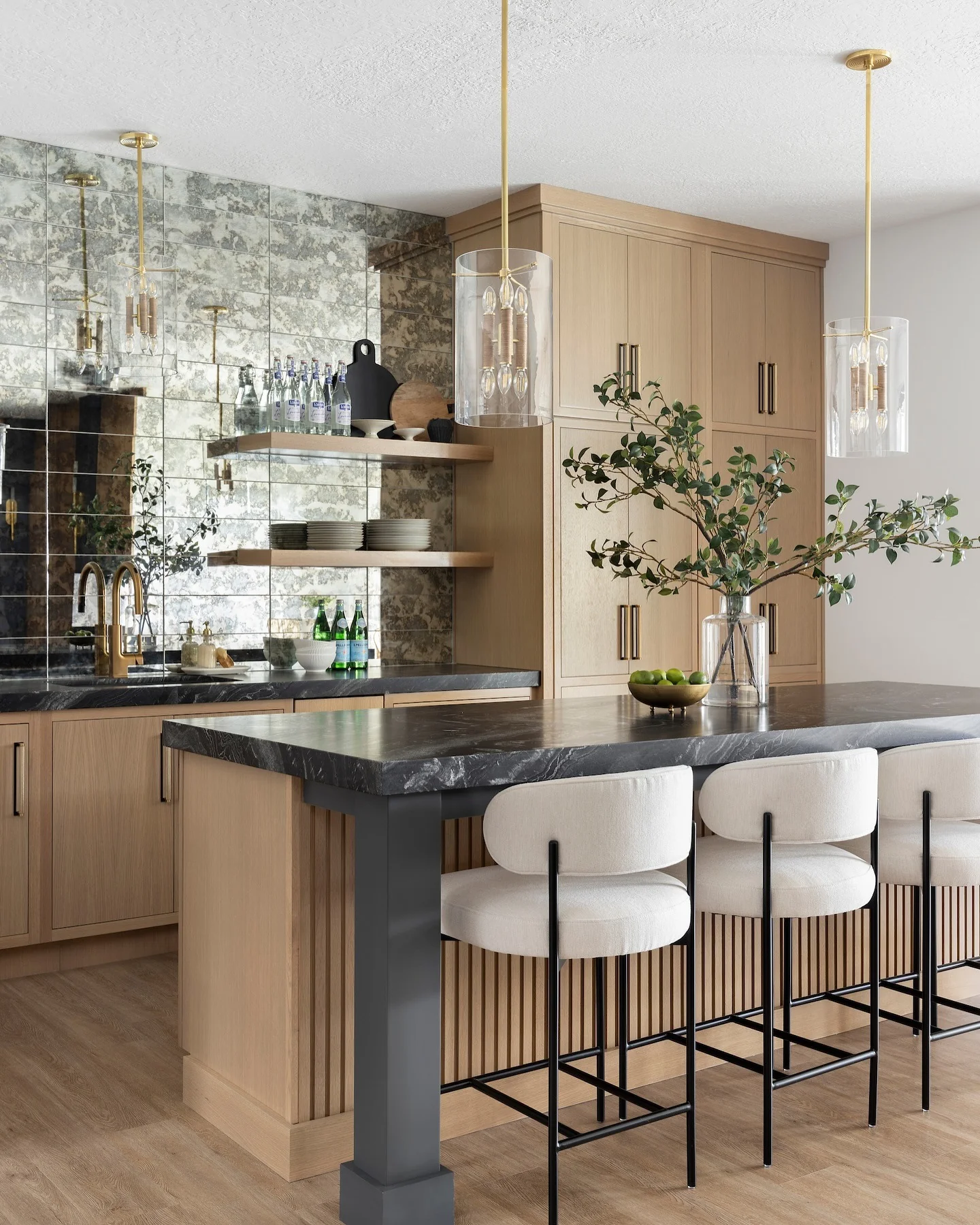 9. Mirrored Glamour with Black Marble Accents (Oak Cabinets Kitchen Ideas)