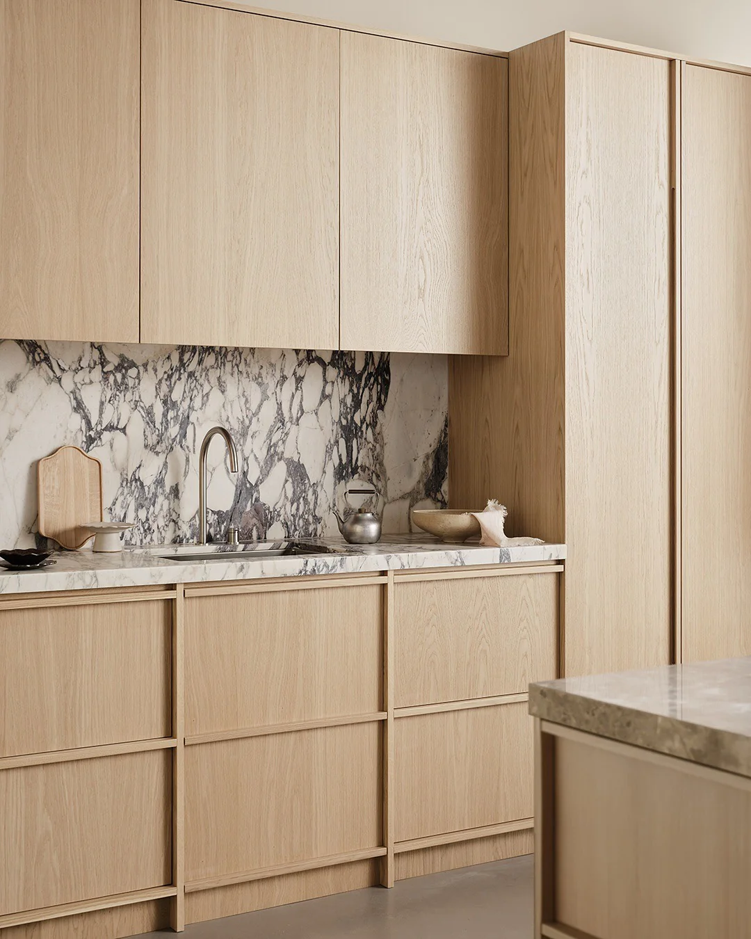 12. Light Oak with Dramatic Marble Movement (Oak Cabinets Kitchen Ideas)