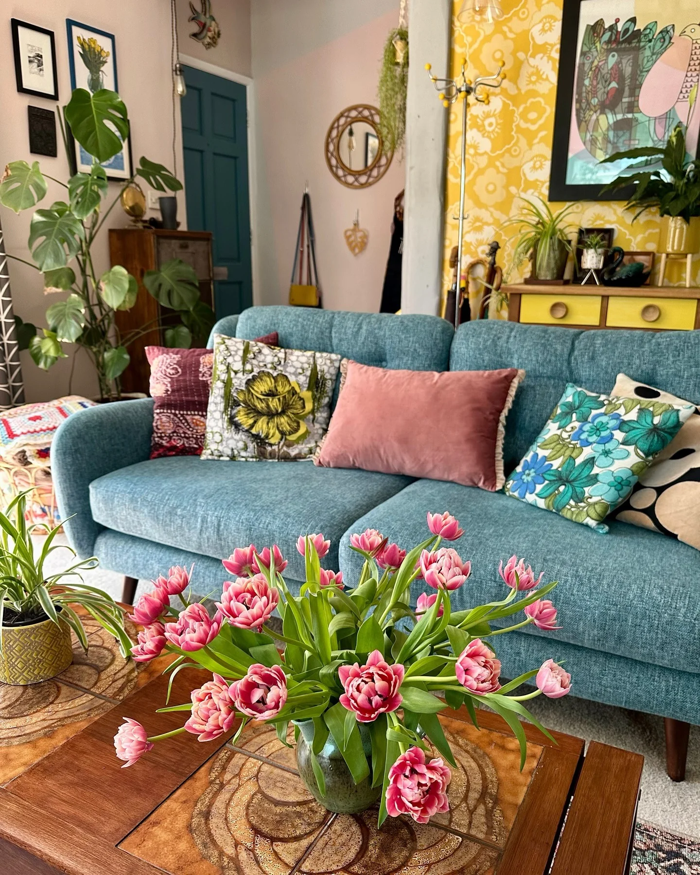 12. Retro Pop with Jewel Accents (vintage living room ideas)