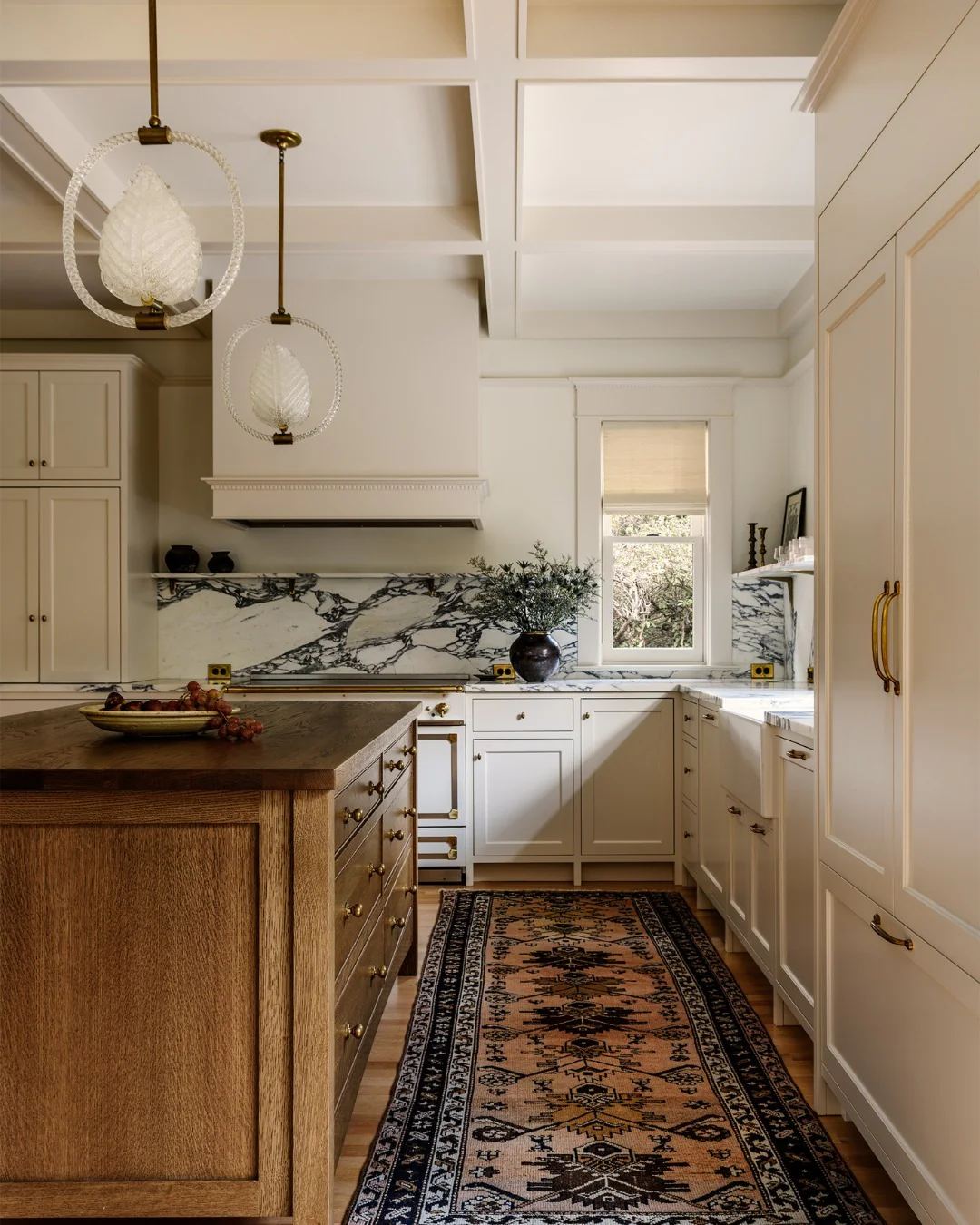 6. Classic Meets Vintage with Elegant Detail (Farmhouse Kitchen Ideas)