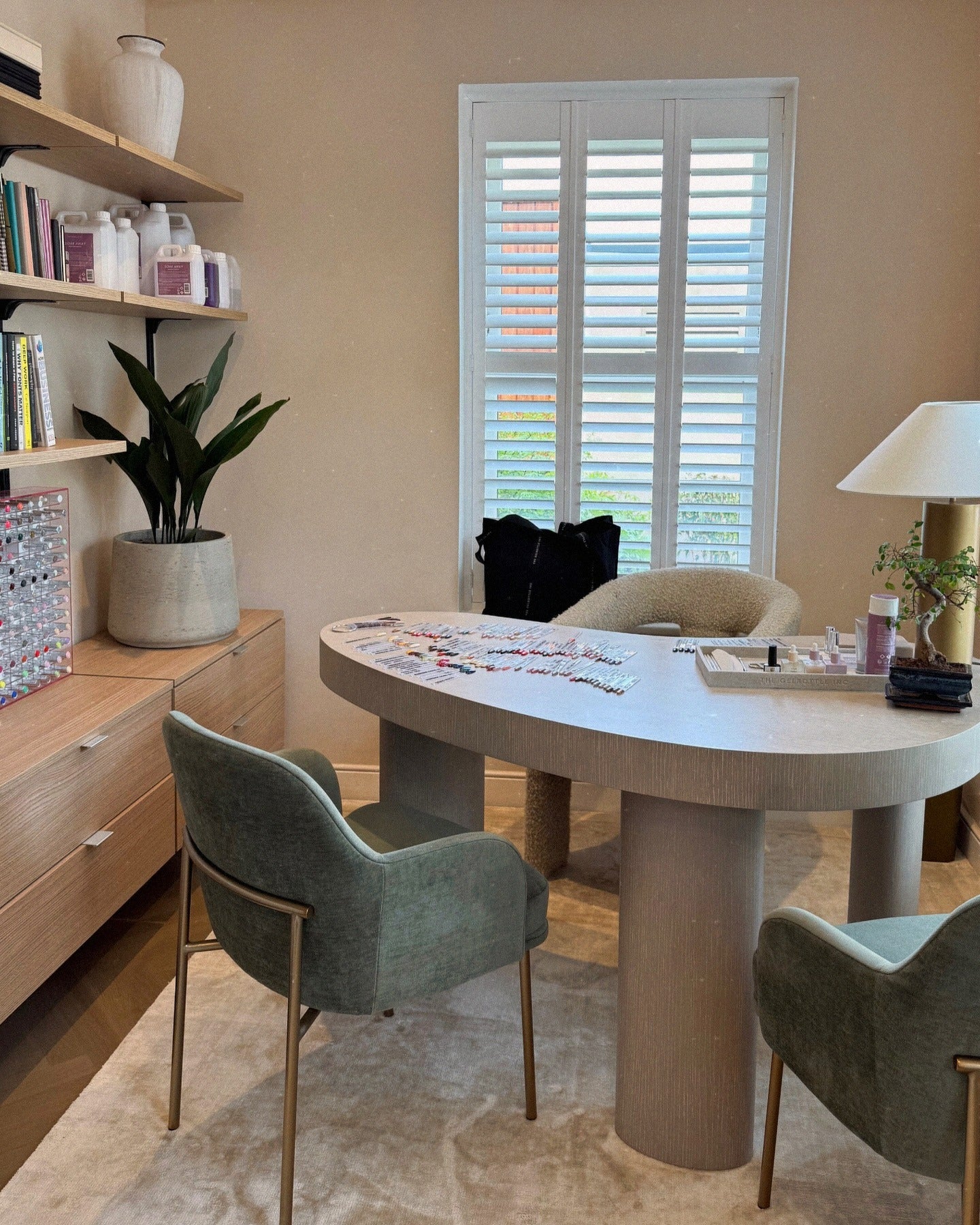 7. Modern Organic with Rounded Forms (Simple Home Office Ideas)