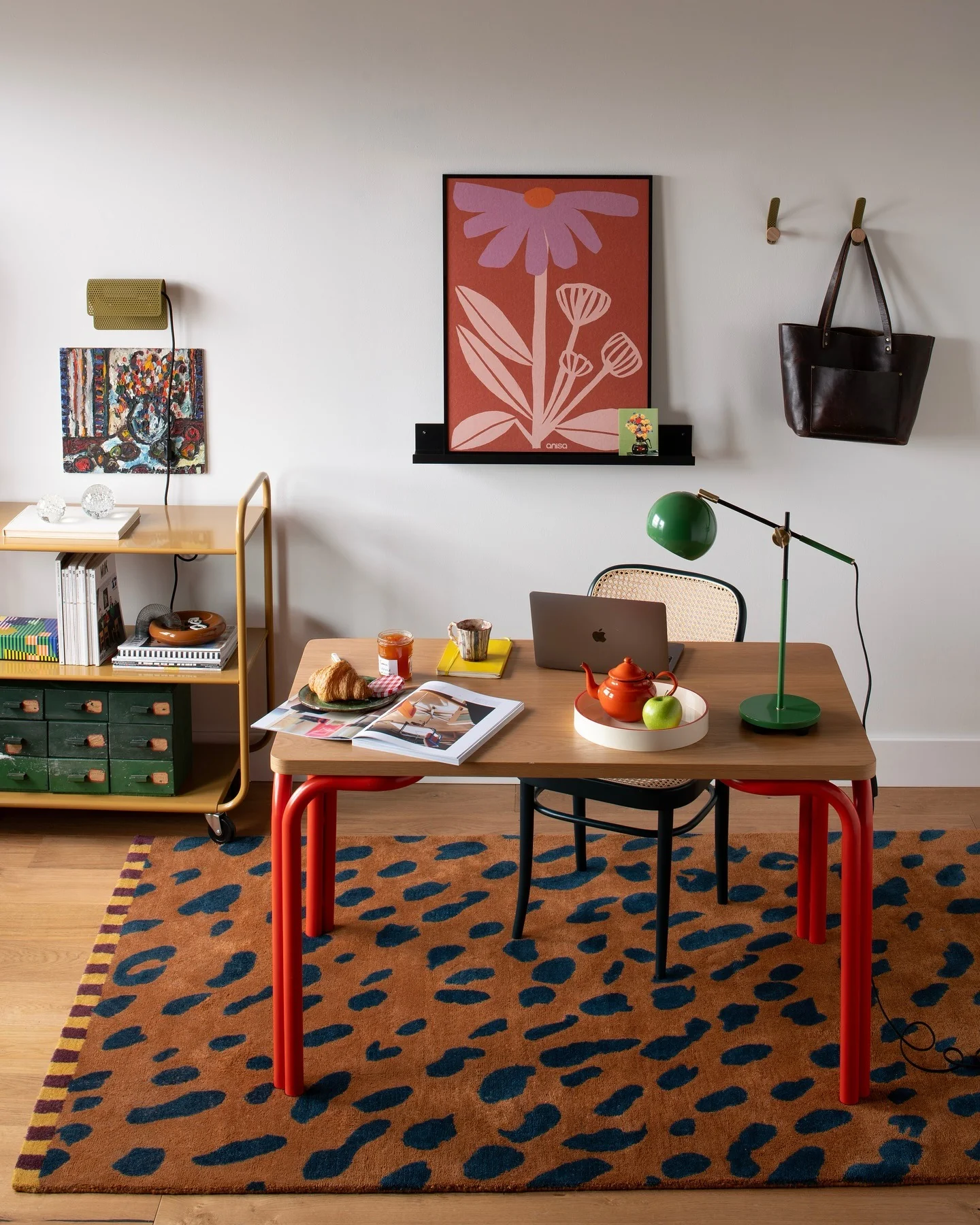 8. Bold Color Pop in a Midcentury Mix (Simple Home Office Ideas)