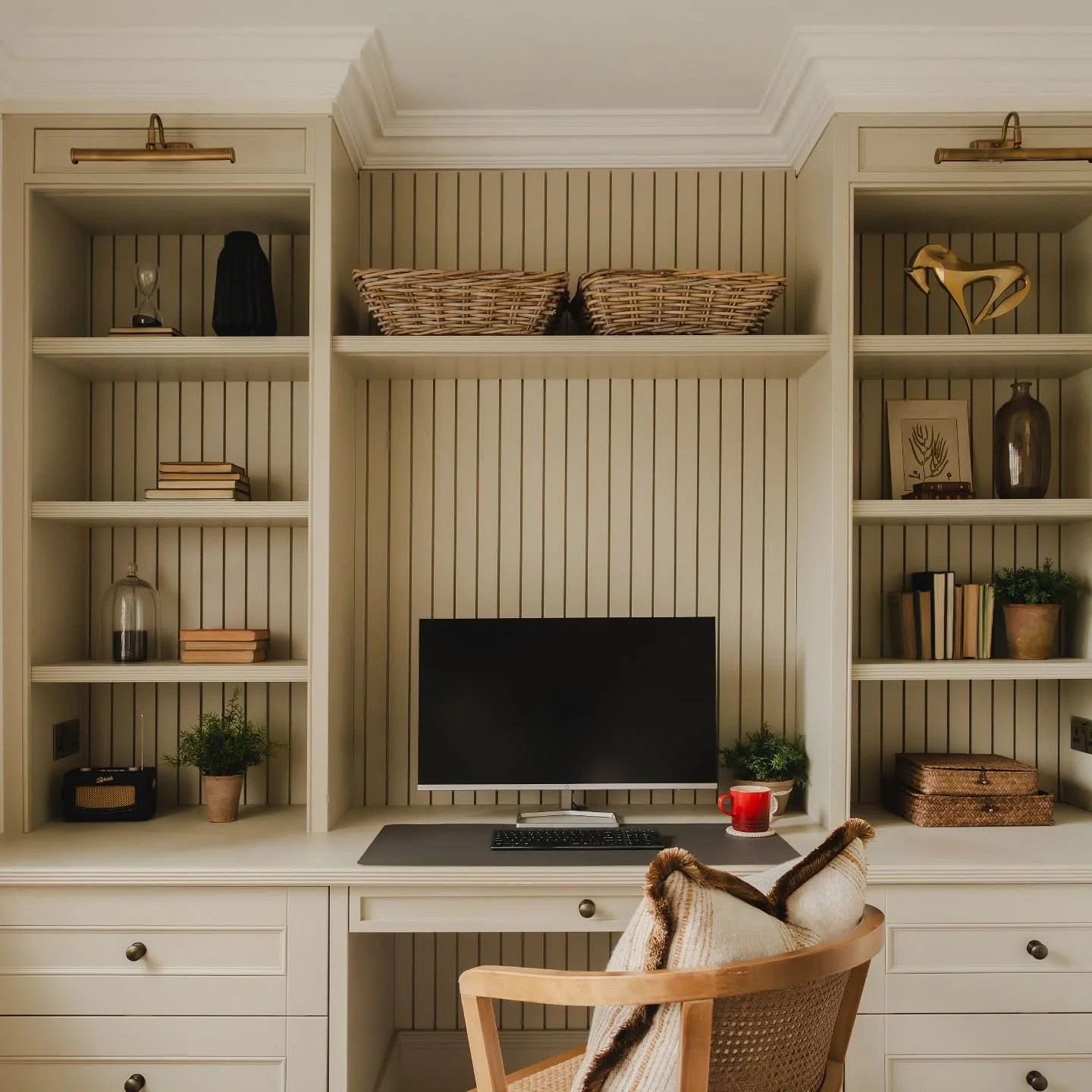 17. Traditional Structure with Soft Cream Paneling (Simple Home Office Ideas)