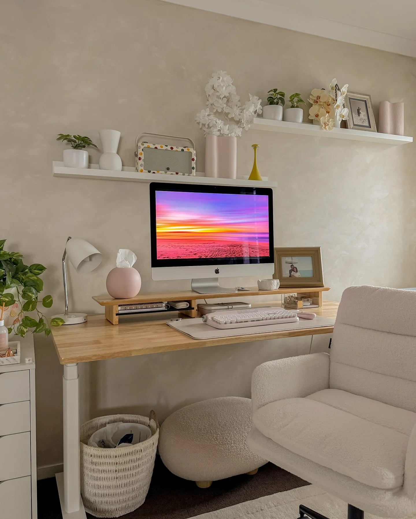 19. Soft Feminine Touches with Pale Blush and Blonde Wood (Simple Home Office Ideas)