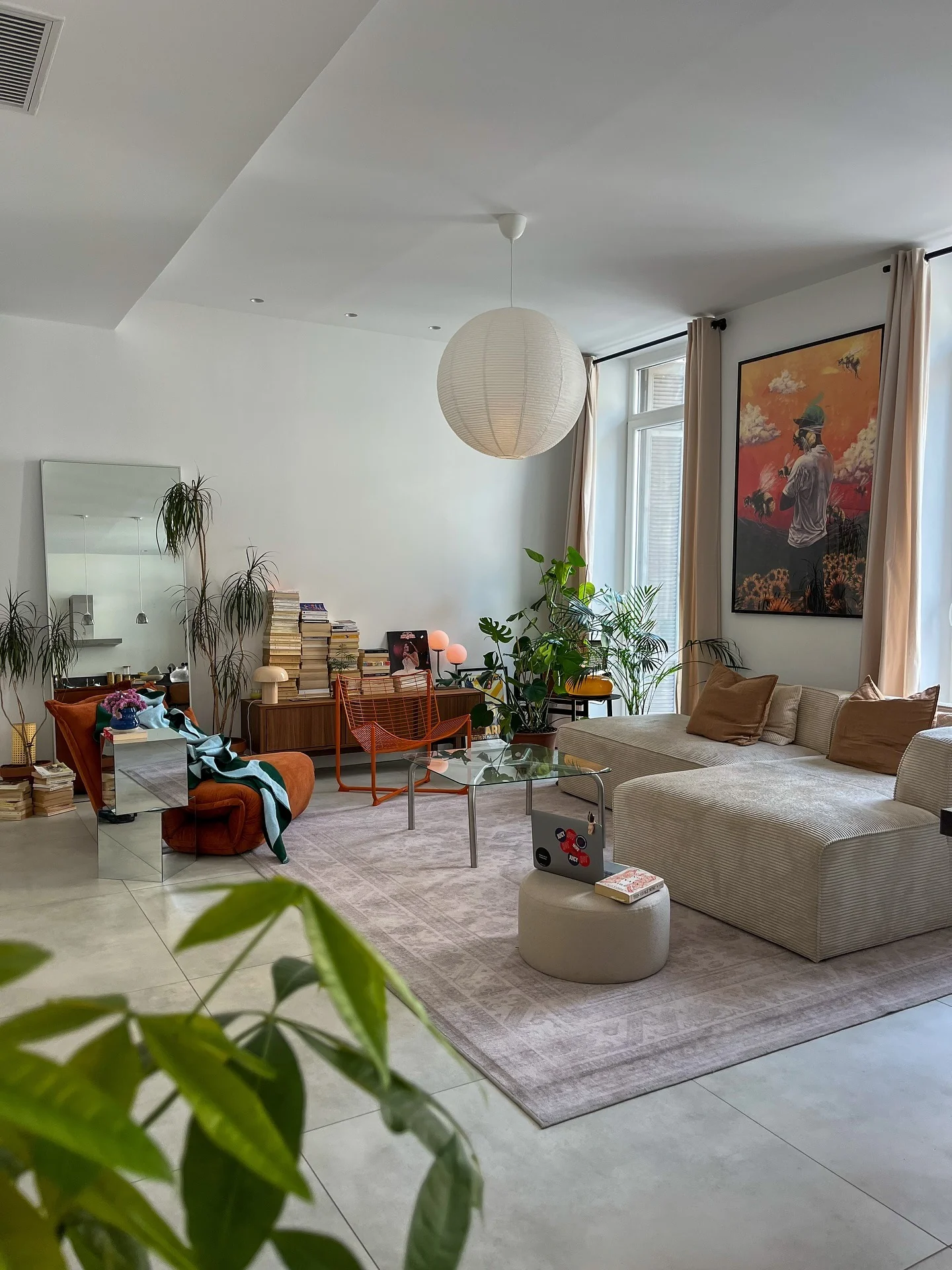 14. Creative Lounge with Earthy Tones (Warm and Cozy Living Room Ideas)