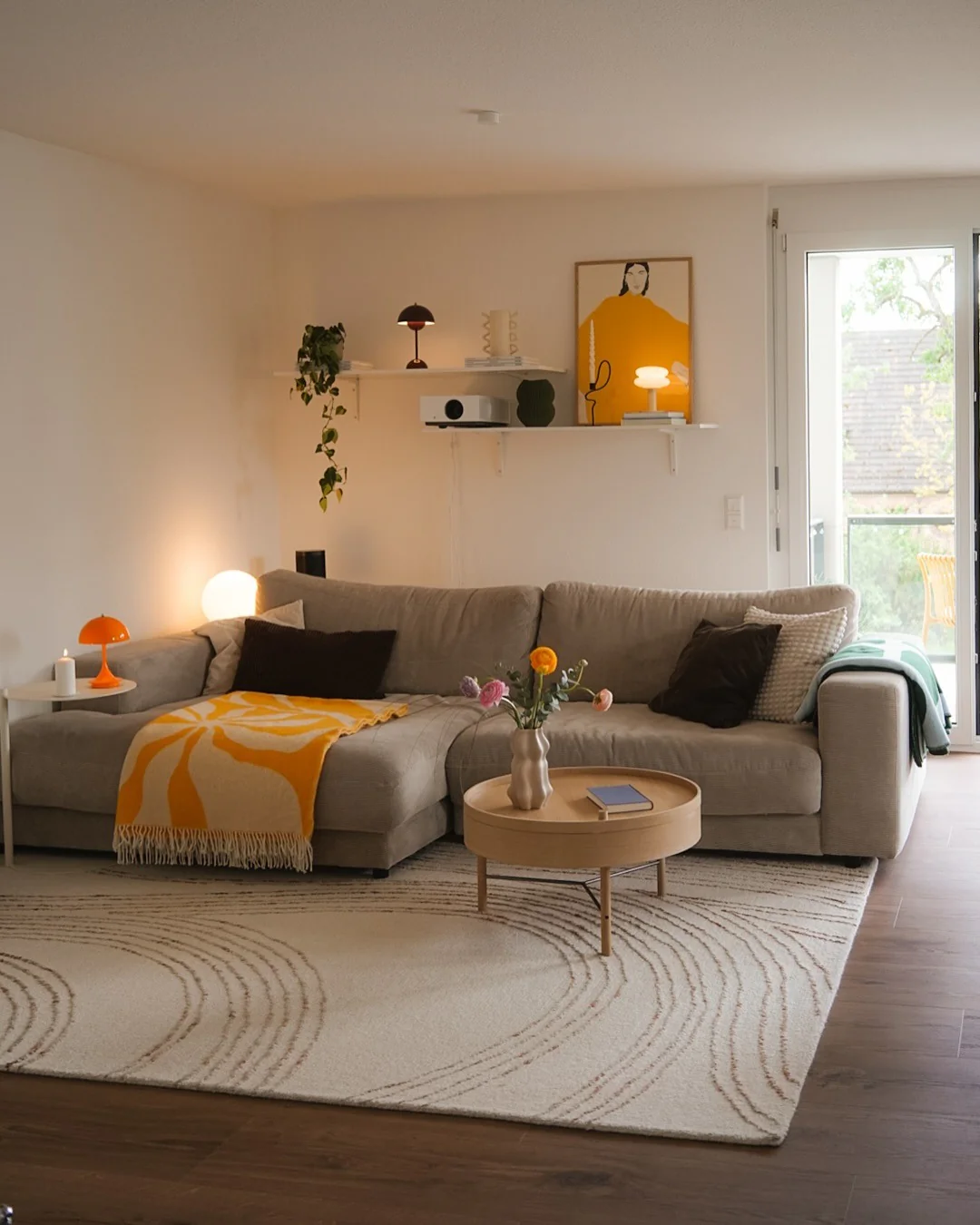 20. Sun-Baked Warmth with Citrus Pops (Warm and Cozy Living Room Ideas)