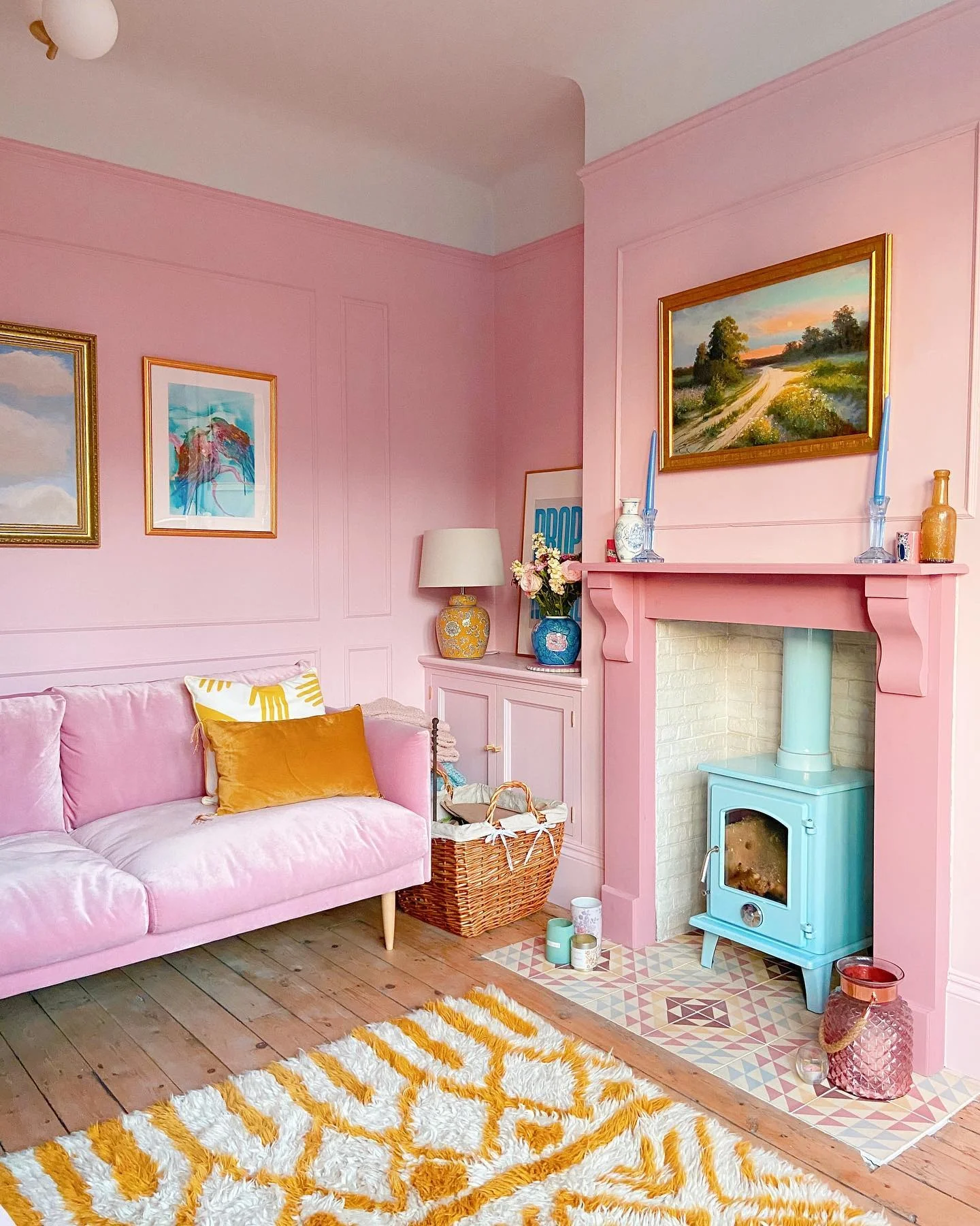 8. Warm Vintage Blush with Artful Accents (Pink Living Room Ideas)