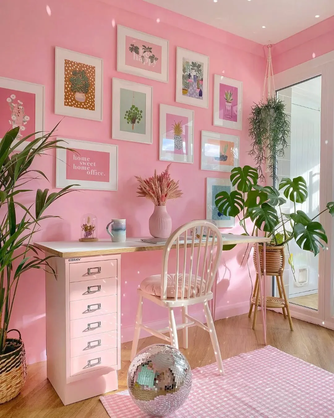 10. Playful Monochrome with Soft Furnishings (Pink Office Ideas)