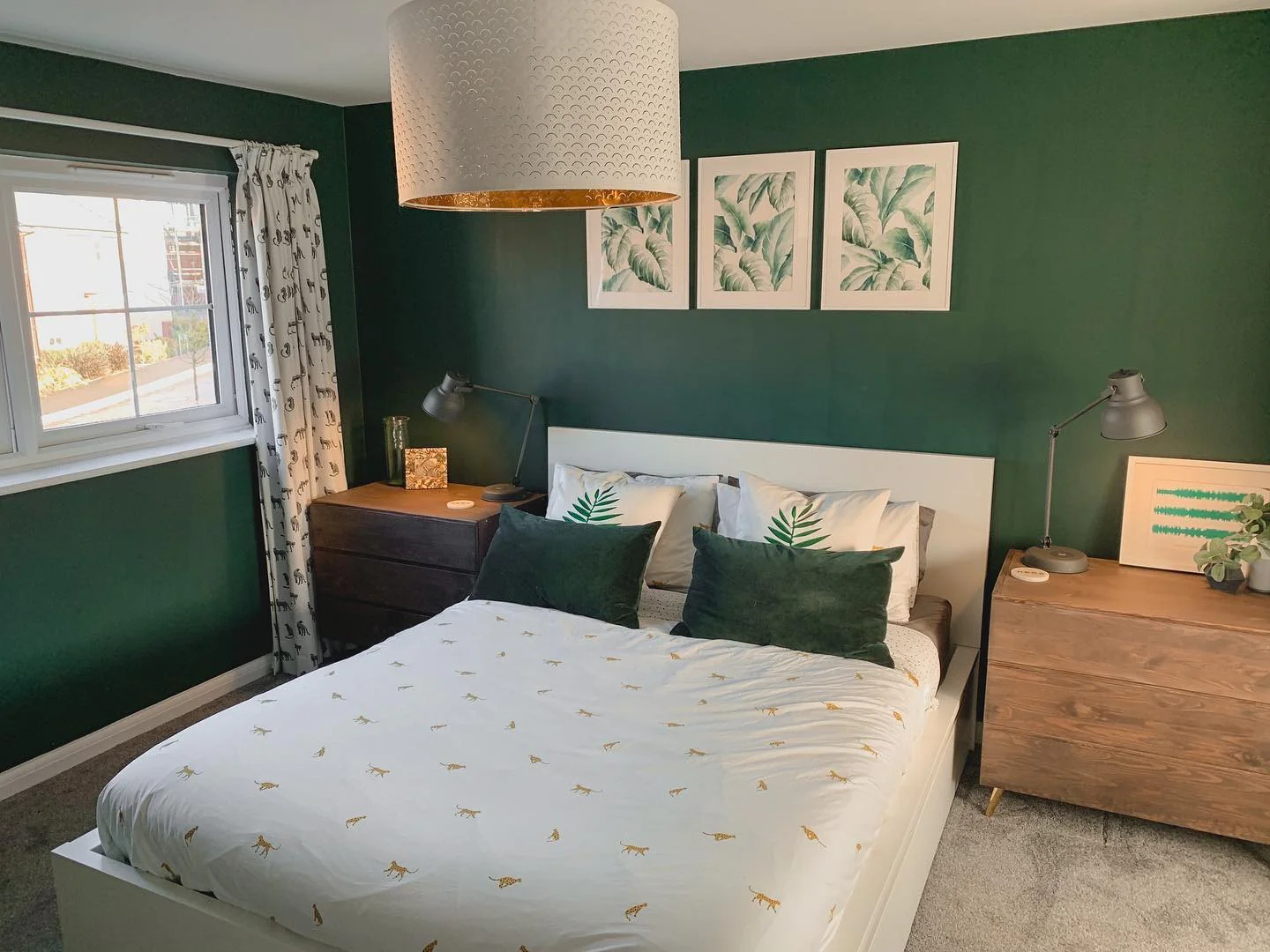 2. Botanical Simplicity in Dark Green and White (Dark Green Bedroom Ideas)