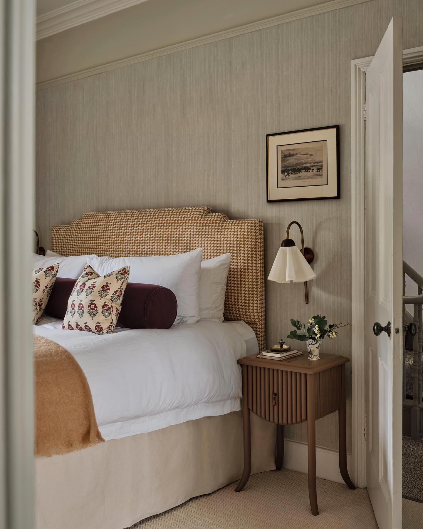 3. Textured Patterns and Gentle Geometry (Scandinavian Bedroom Ideas)