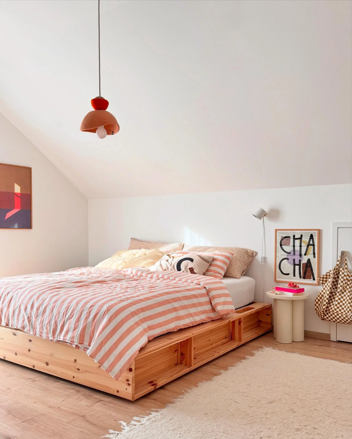 18. Youthful Energy with Peach and Pine (Scandinavian Bedroom Ideas)