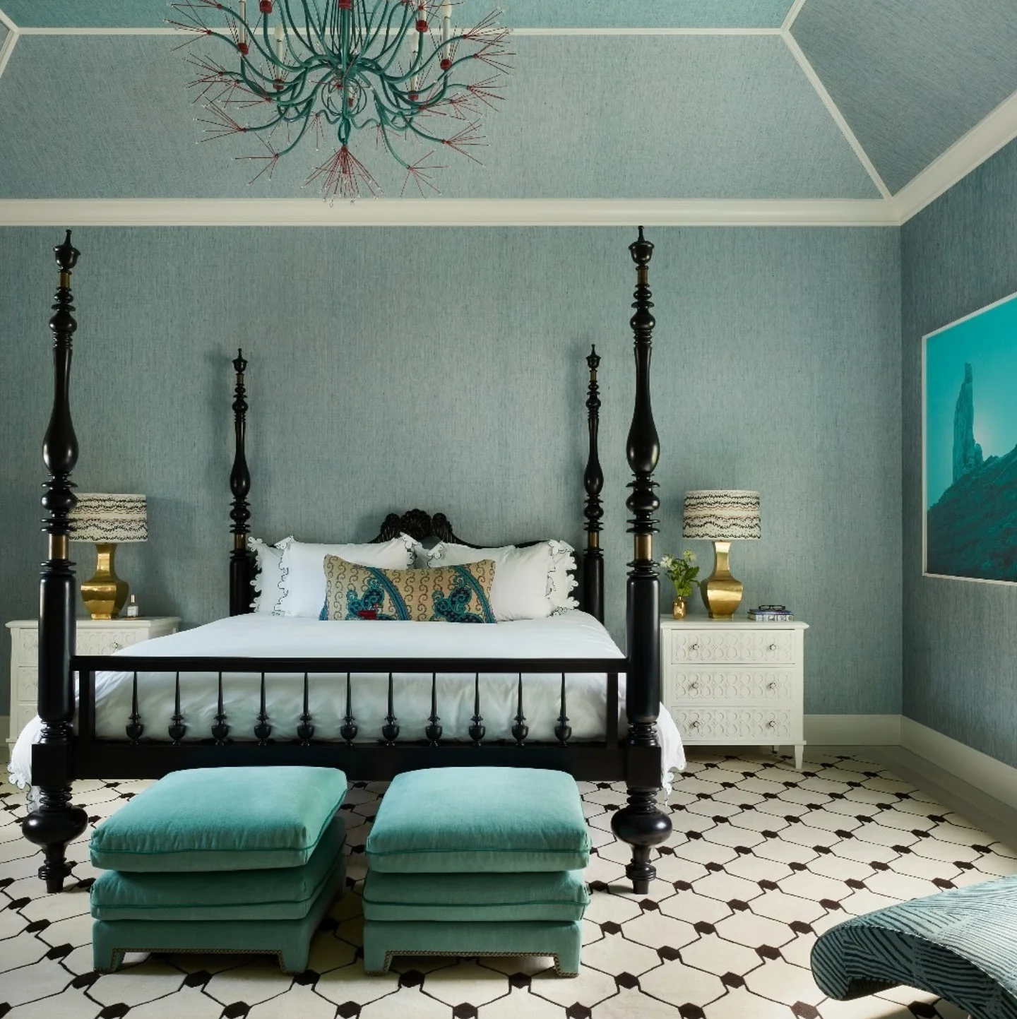 12. Bold Framework with Classic Turquoise (Turquoise Bedroom Ideas)