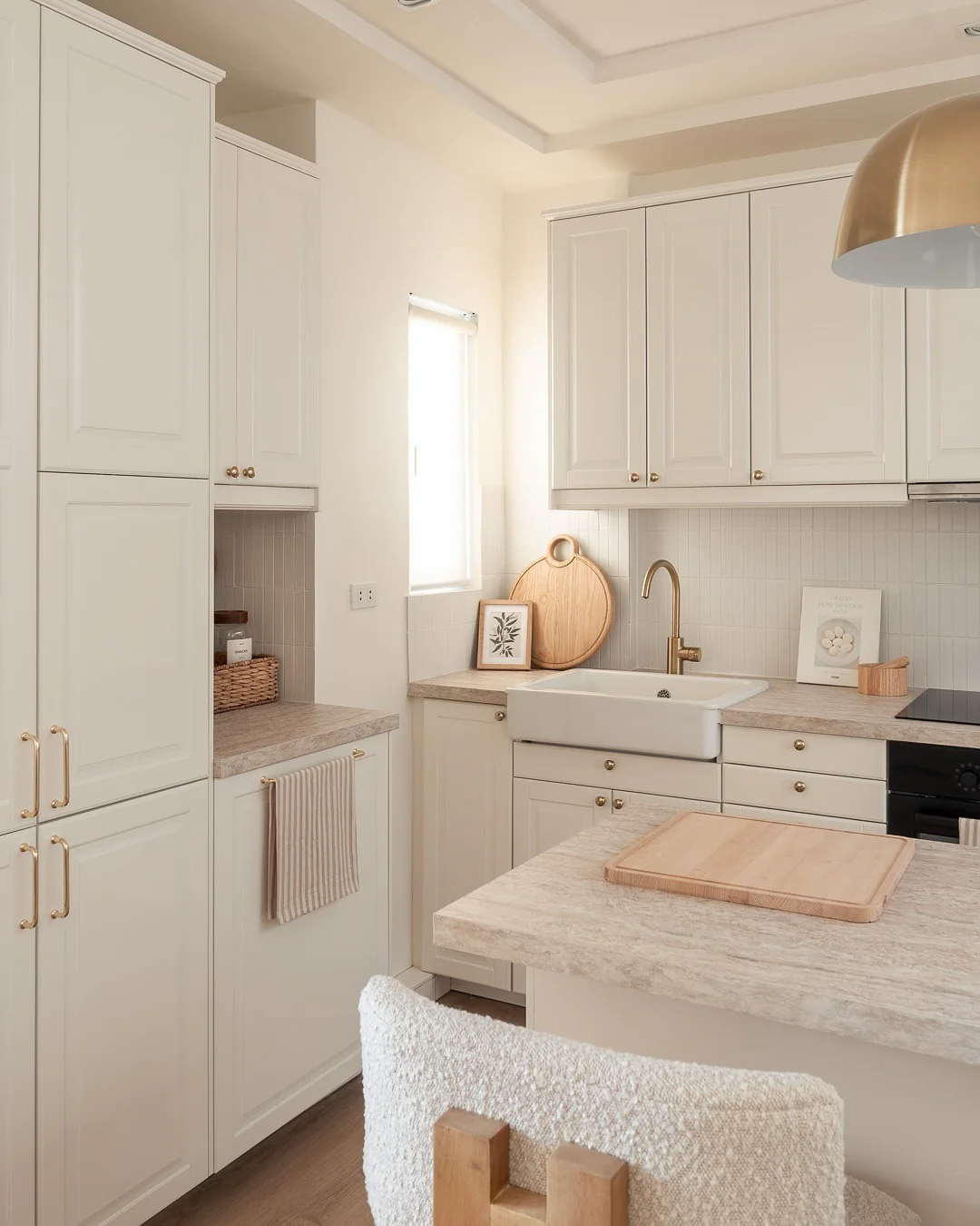 4. Warm White with Gold Touches (Unique Kitchen Ideas)