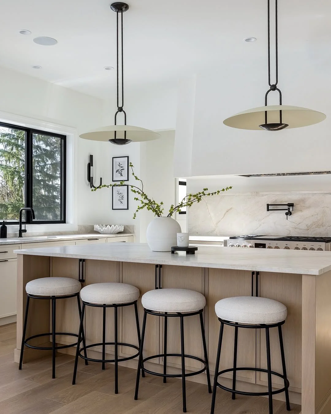 11. Black and Cream Kitchen with Soft Contrast (Unique Kitchen Ideas)