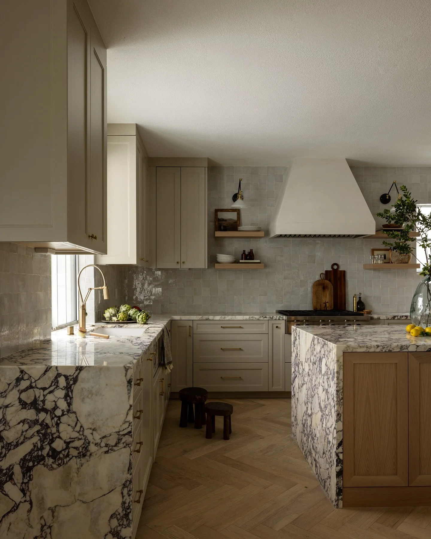 24. Layered Neutrals with Graphic Stone (Unique Kitchen Ideas)