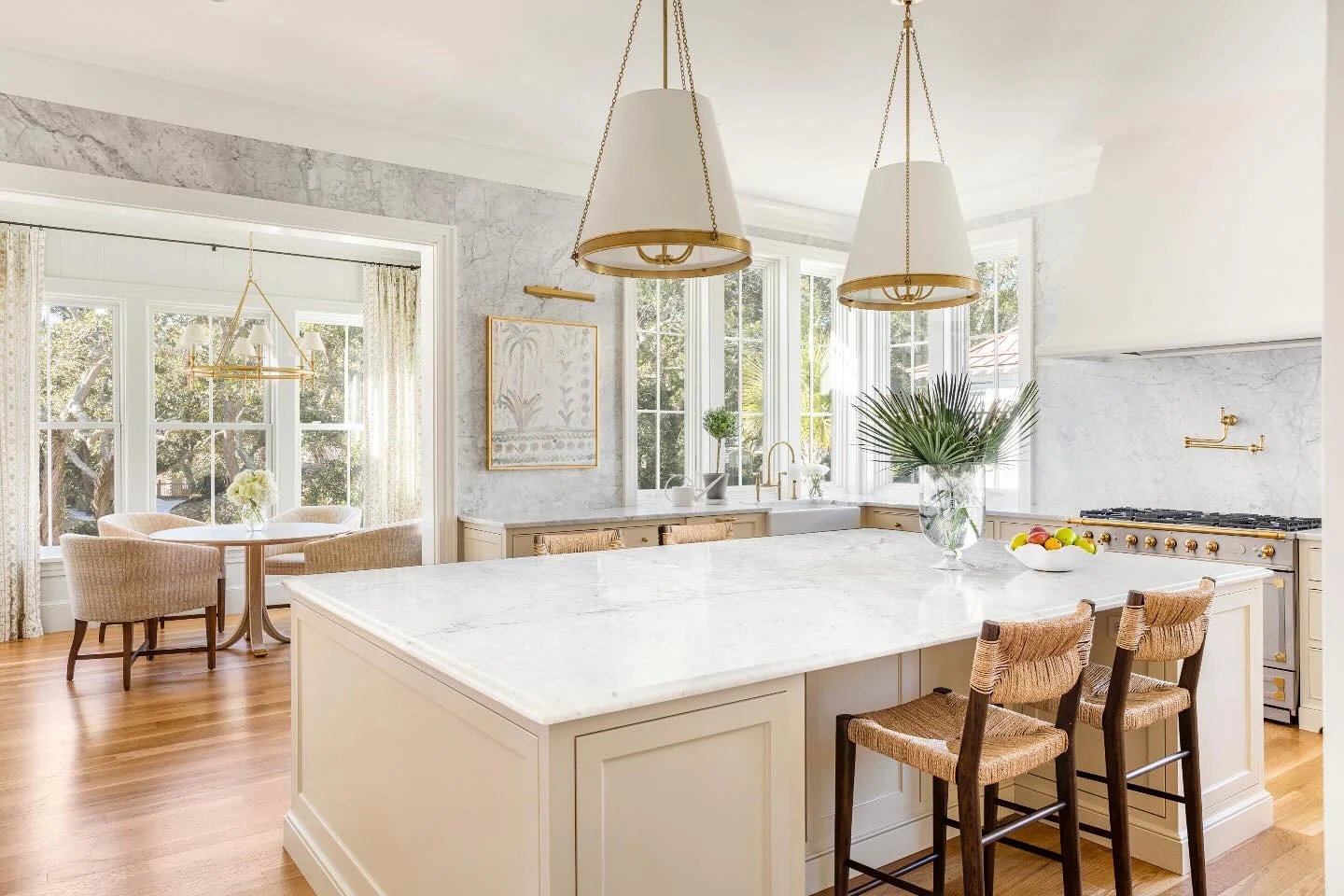 25. Light-Filled with Polished Cottage Appeal (Unique Kitchen Ideas)