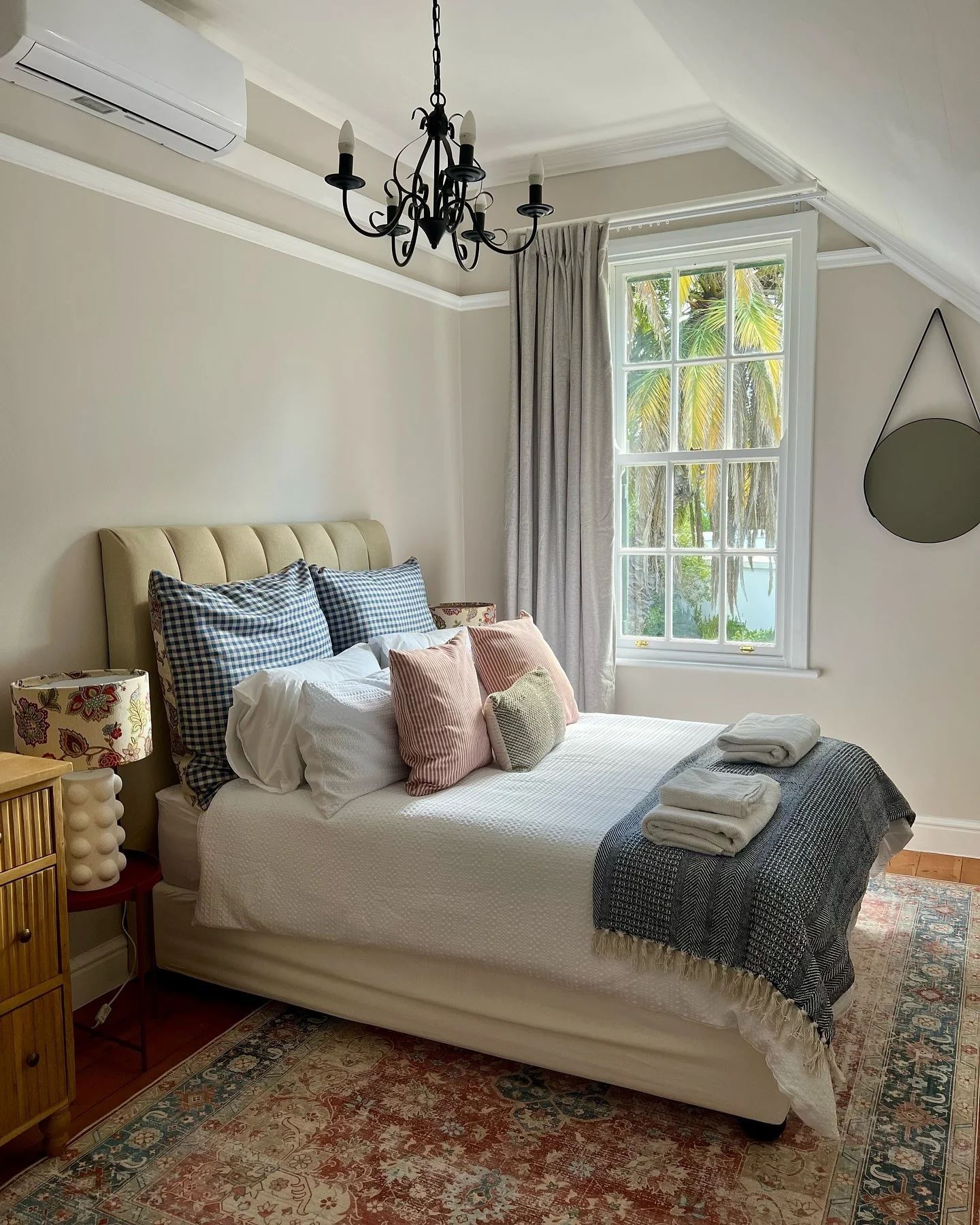 16. Cottage Style with Gingham and Blush (Spare Bedroom Ideas)
