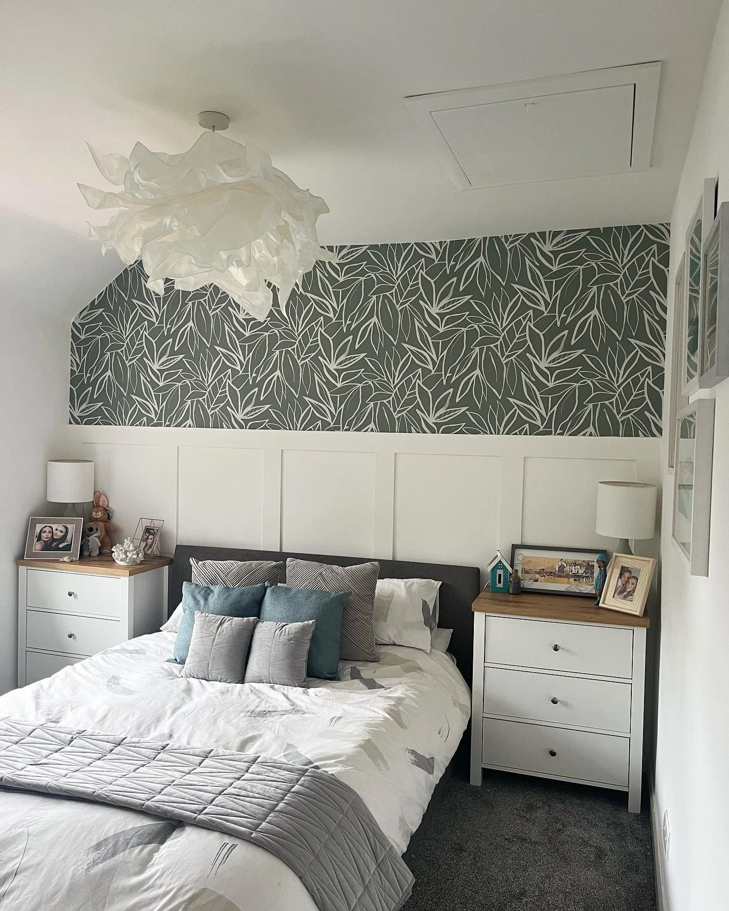 22. Botanical Accent with Soft Grey and Teal (Spare Bedroom Ideas)