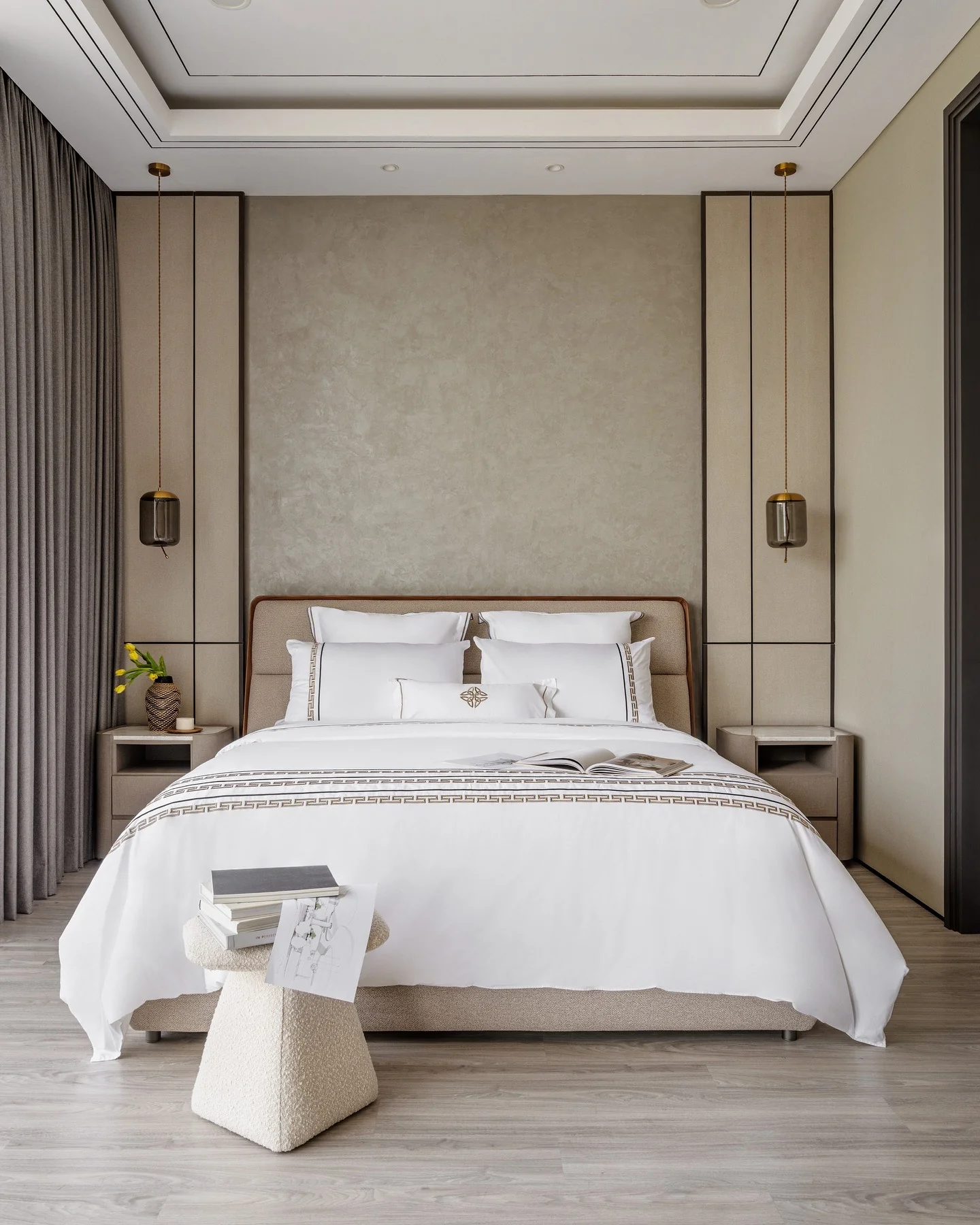 24. Minimal Elegance with Linear Focus (Off White Bedroom Ideas)