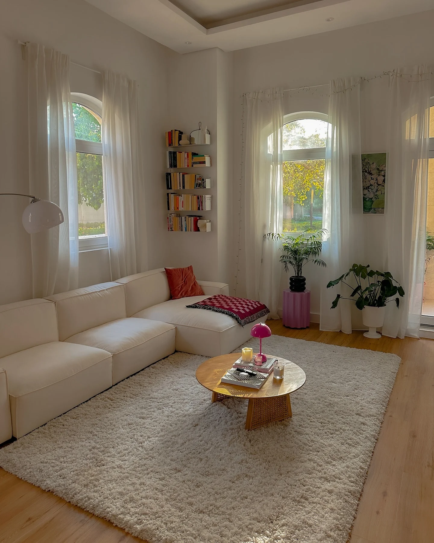 8. Sunlit Minimal With Pops of Personality (Cozy Living Room Ideas)