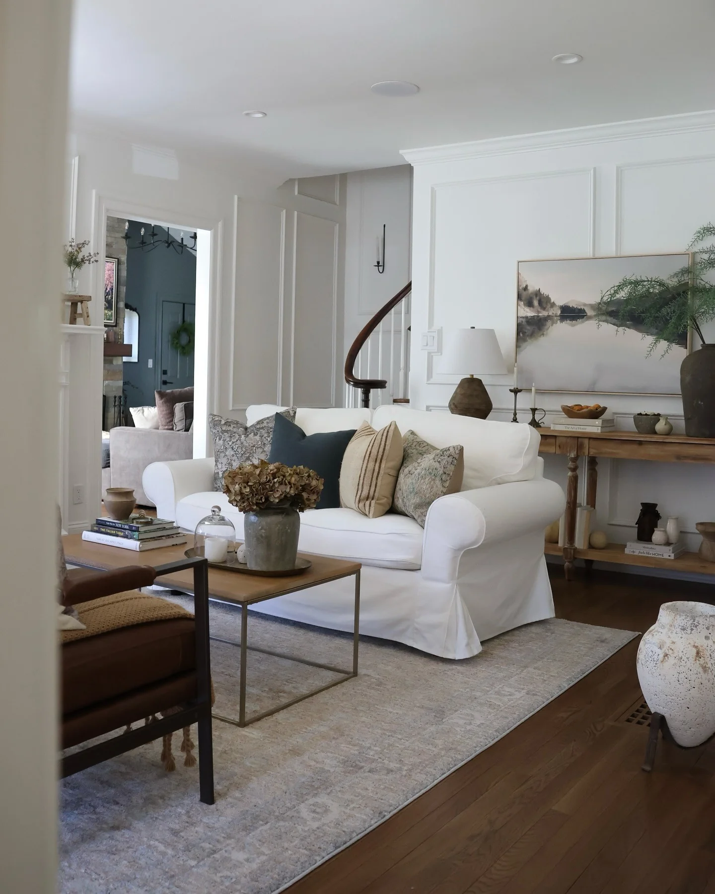 21. Timeless Cottage Charm With Forest Tones (Cozy Living Room Ideas)