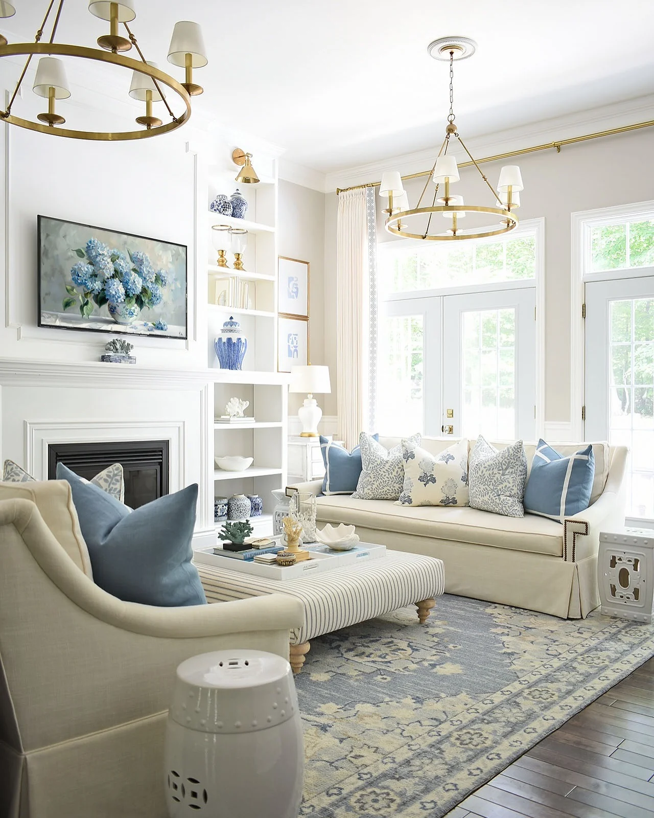 20. Refined Blue and Cream With Classic Touches (Cozy Living Room Ideas)