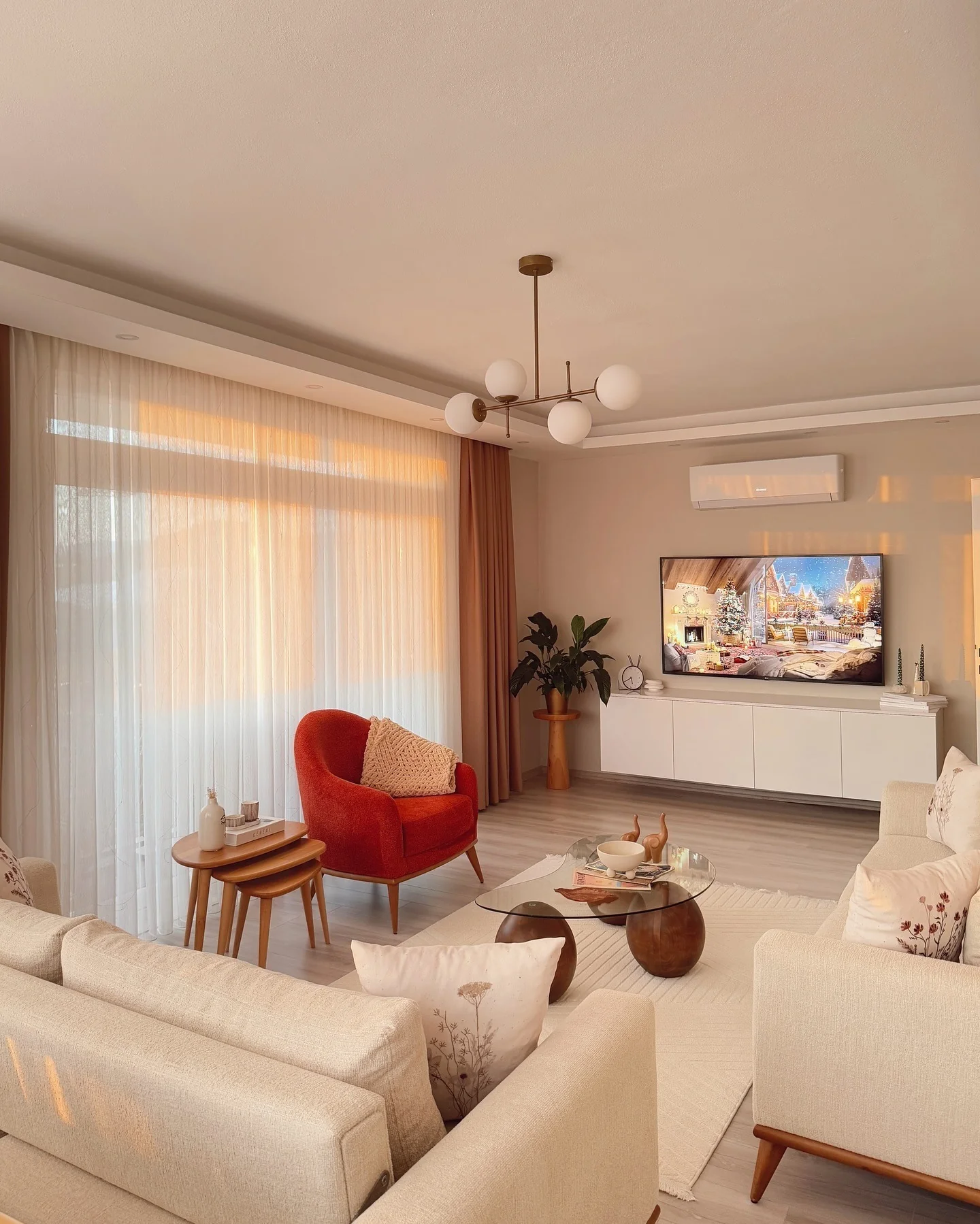 24. Sunset Tones With a Mid-Century Pop (Cozy Living Room Ideas)