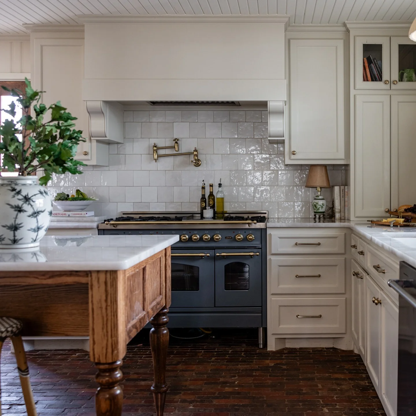 9. Glossy Brick and Cream Classicism (Garage Kitchen Ideas)