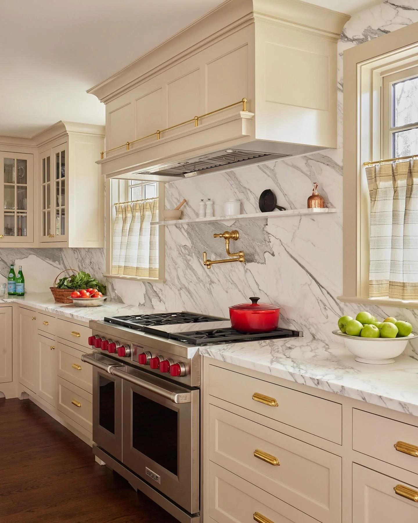 13. Cream Classic with Brass & Veined Marble (Garage Kitchen Ideas)