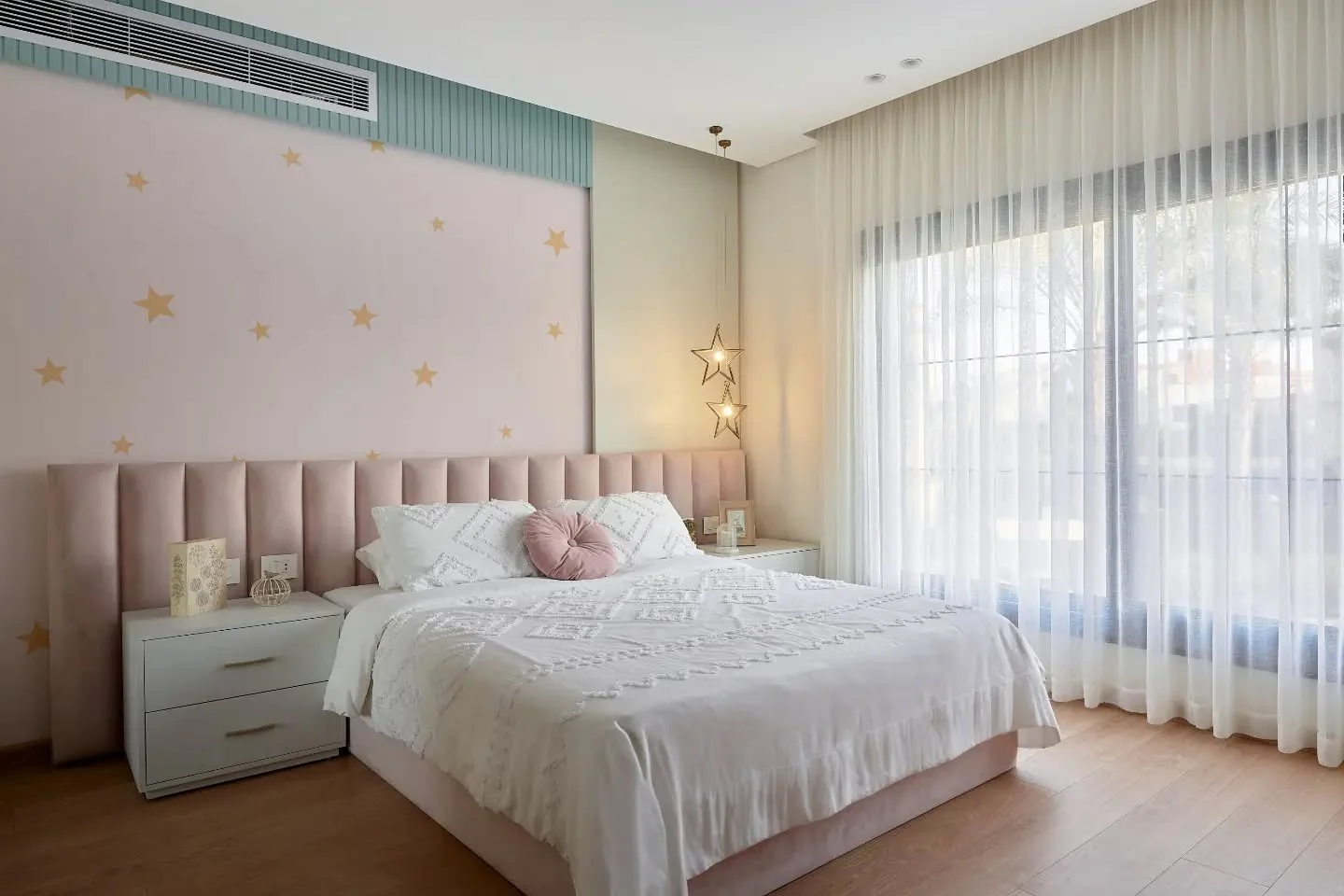 12. Vintage Charm with Gingham and Florals (Pink and White Bedroom Ideas)